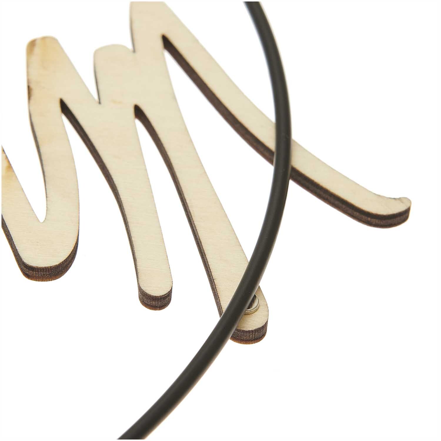 Holzschriftzug magnetisch "Mr & Mrs" von Rico Design, zeigt elegante Buchstaben auf hellem Holz. Ideal für Dekorationen.