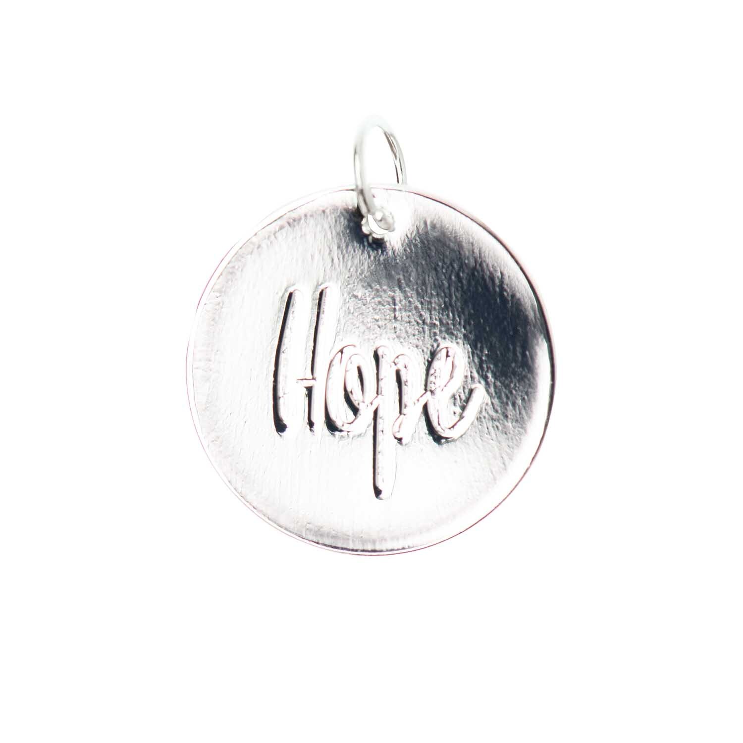 Mix it Up - Jewellery Anhänger Scheibe Hope in Silber mit eingraviertem Schriftzug "Hope". Ideal für stilvolle Accessoires von Rico Design.