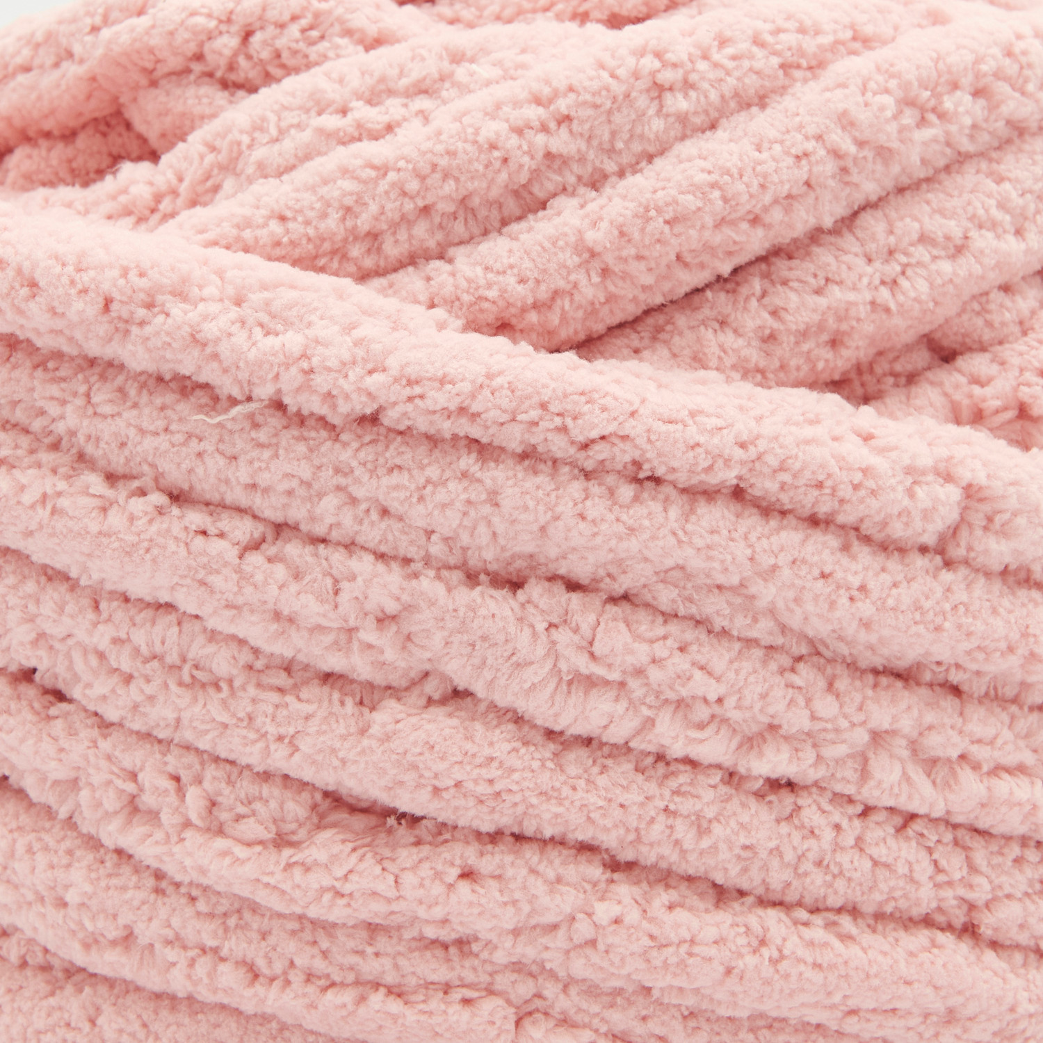 Chenillove Super Big: Flauschiges Garn in Rosa von Rico Design, ideal für kreative Strickprojekte.