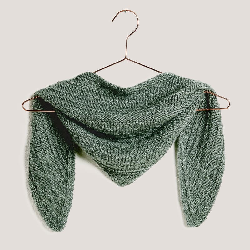 Gestricktes Mini Dreieckstuch in Grau