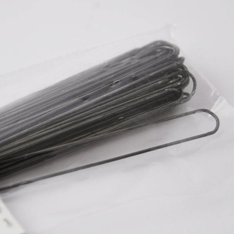 Efeunadeln 8cm 50 Stück: Schwarze Metallnadeln von Preissler, gebündelt in einer transparenten Verpackung.