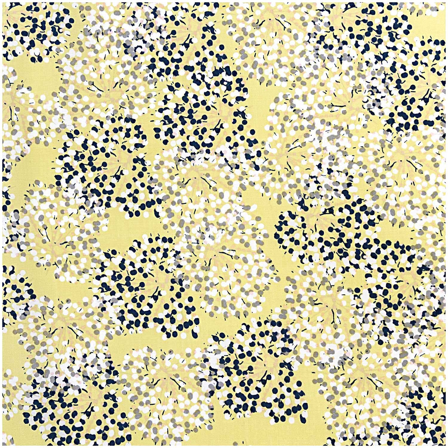 Stoff Allium grün 140cm von Rico Design mit floralem Muster in Weiß und Blau auf gelbem Hintergrund.