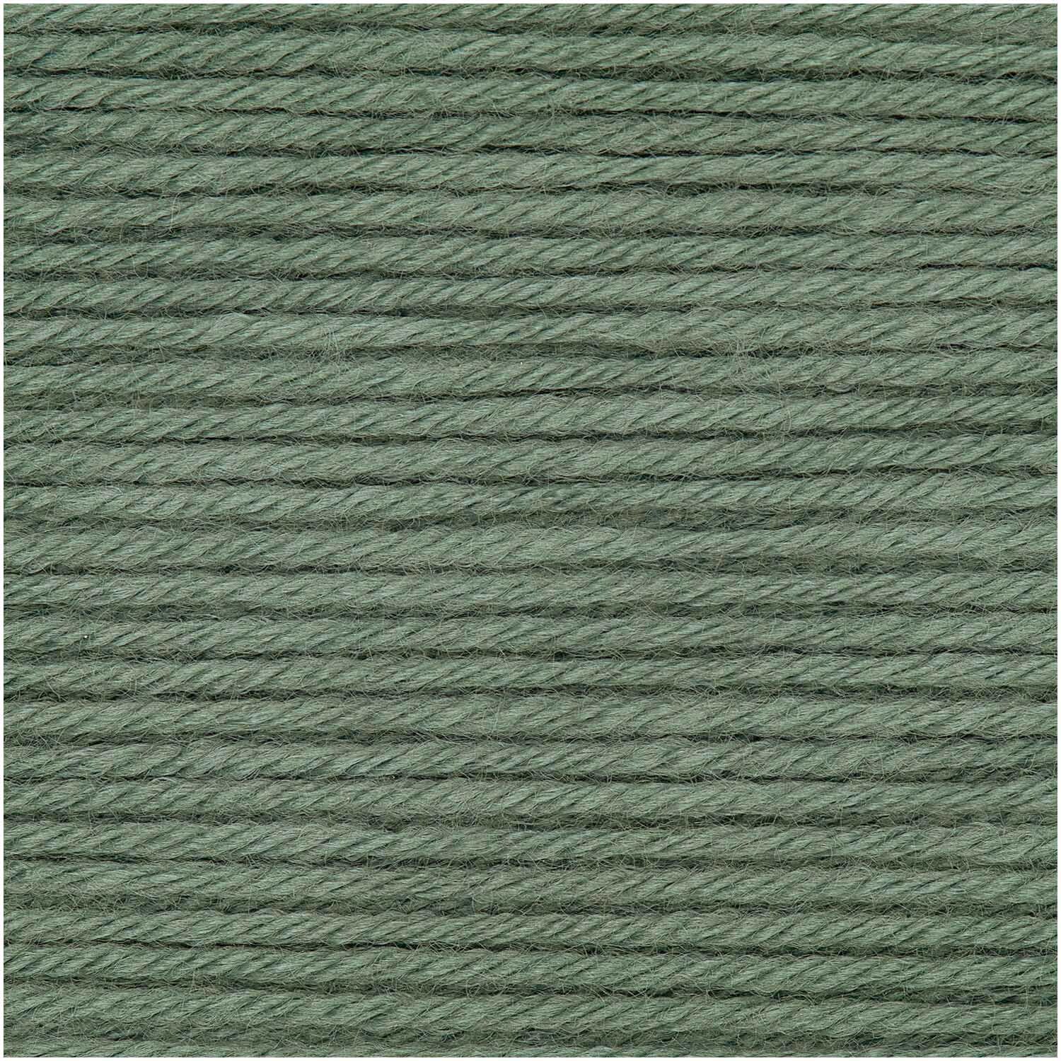 Rico Baby Dream dk uni - A Luxury Touch: Weiches Garn in Efeu-Grün, ideal für Strickprojekte. 50g Knäuel mit 115m Länge.