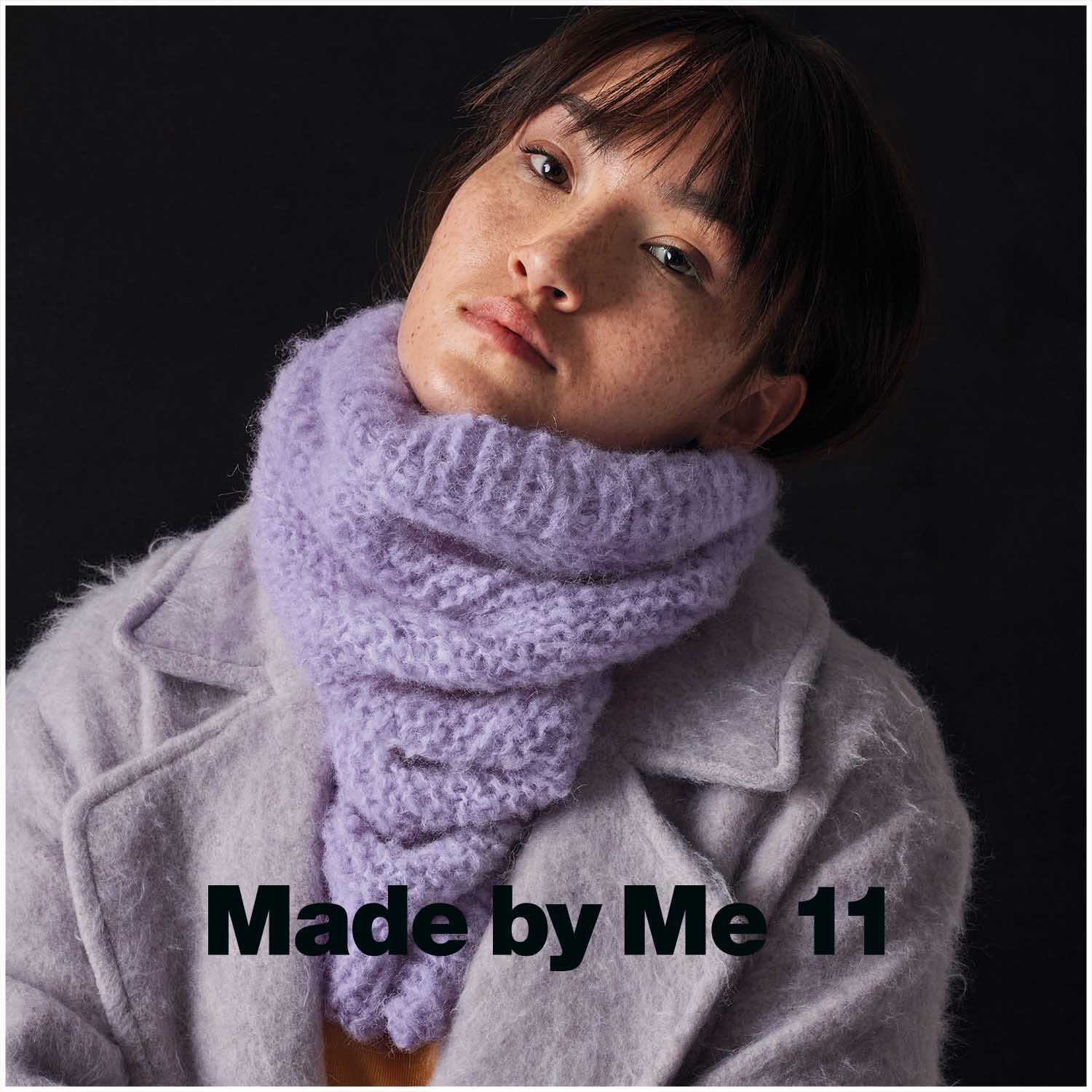 Fashion Light Luxury: Frau trägt fliederfarbenen Schal von Rico Design, gestrickt aus weichem Garn, ideal für stilvolle Wintermode.