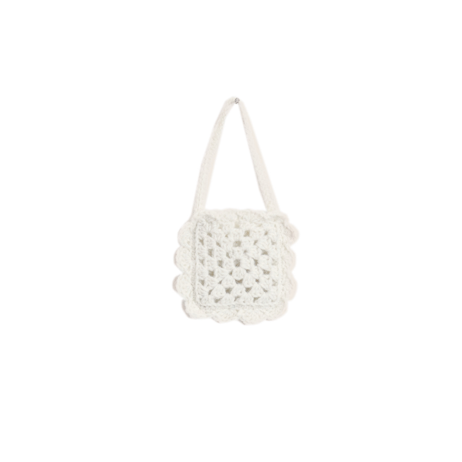 Soft Alpaca: Cremefarbene, gehäkelte Tasche mit quadratischem Muster, ideal für stilvolle Auftritte.