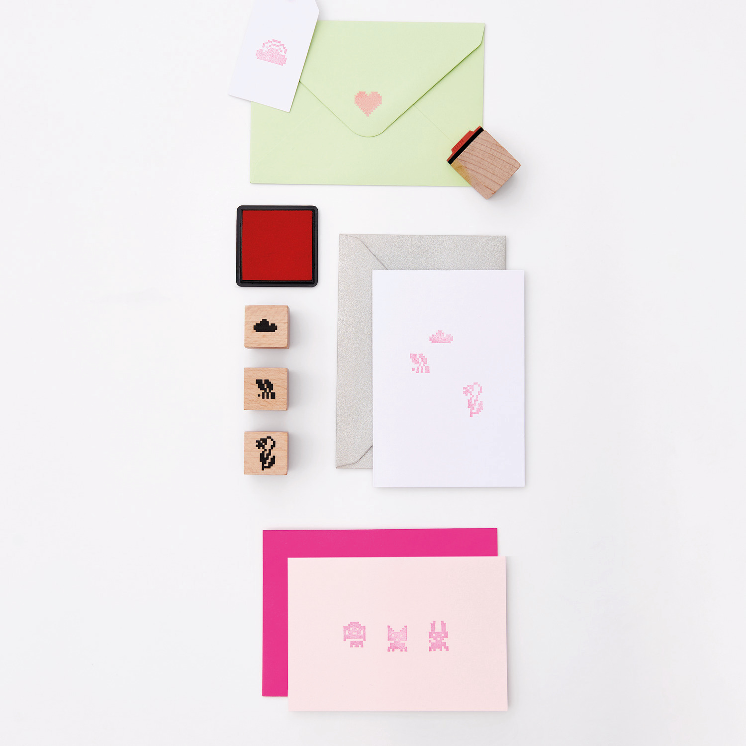 Paper Poetry Stempelset Pixel: 13-teiliges Set von Rico Design mit Stempeln und Karten in Pastellfarben. Ideal für kreative Bastelprojekte.