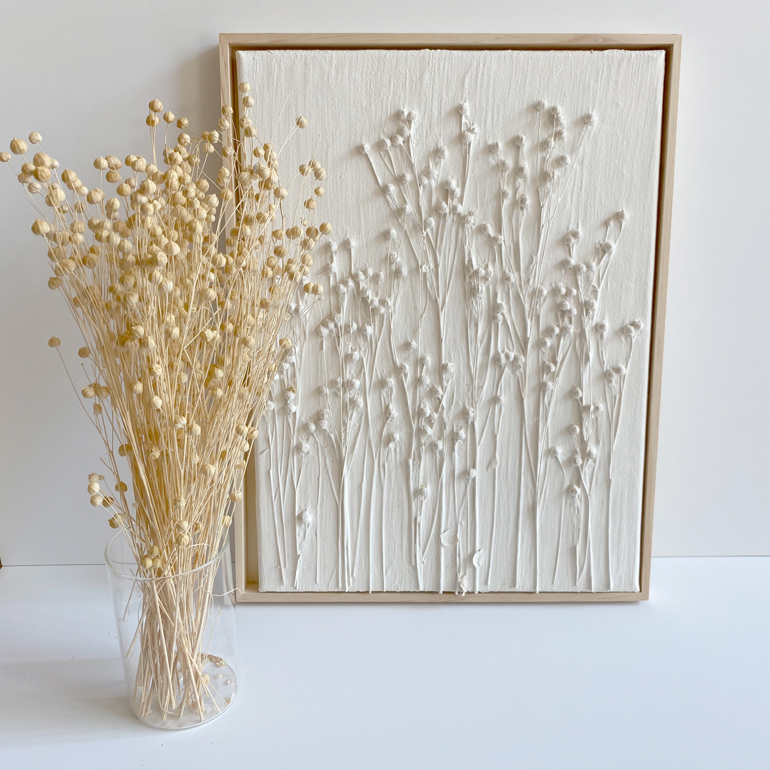 Anleitung Leinwand mit Strukturpaste und Trockenblumen gestalten von Rico Design