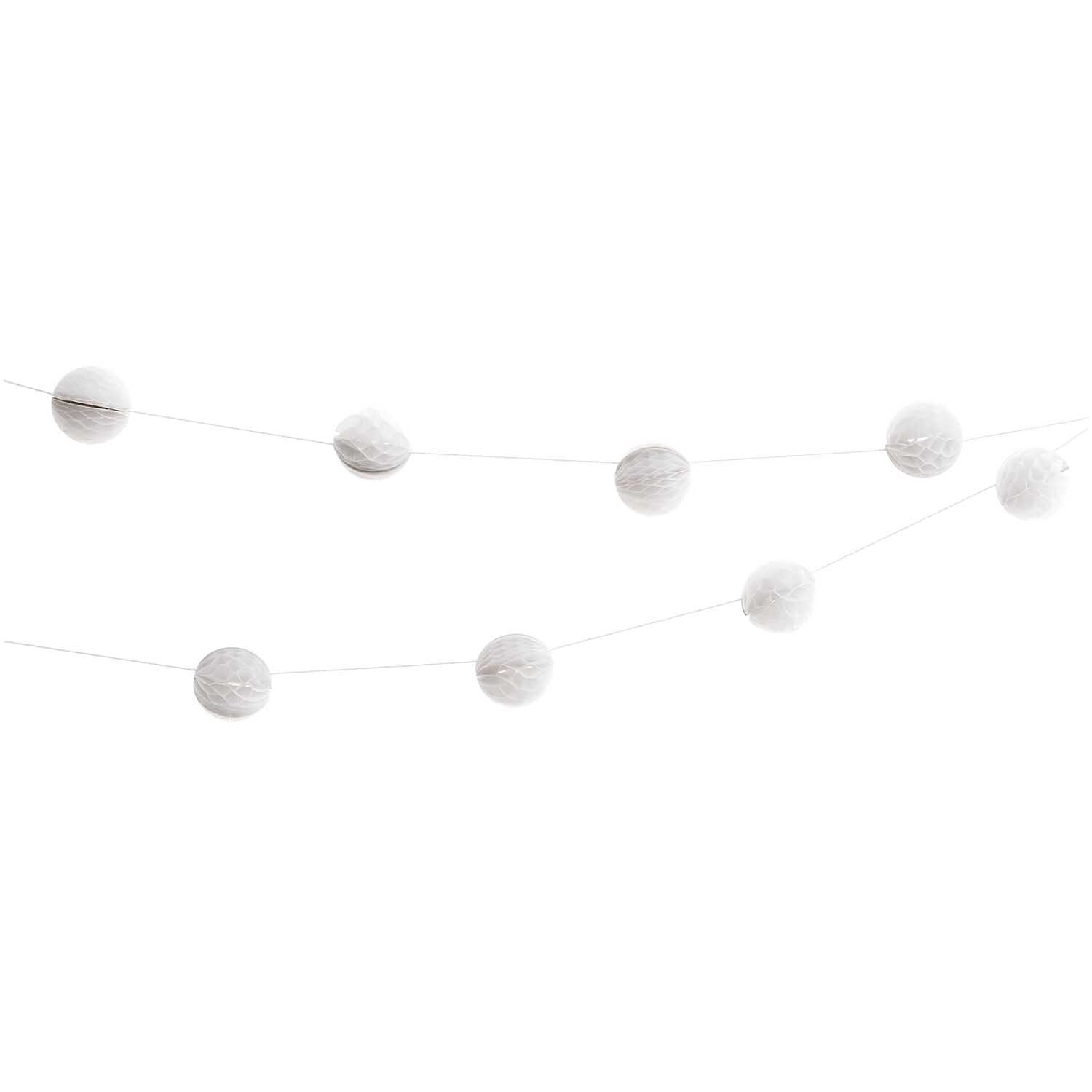 Mini-Wabenballgirlande 2m von Rico Design: Weiße Girlande mit dekorativen Wabenbällen, ideal für festliche Anlässe und stilvolle Dekorationen.