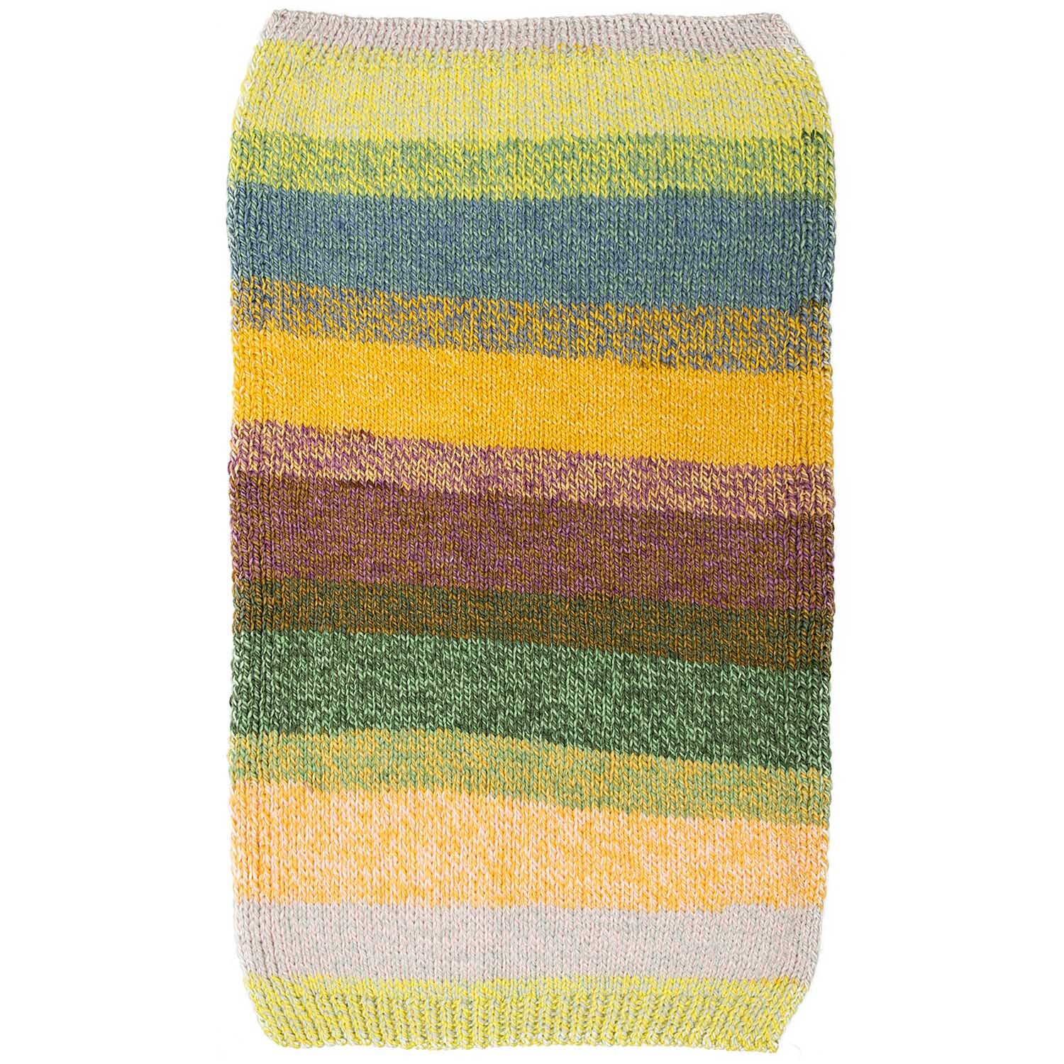 Creative Chic-Unique: Bunte Strickware von Rico Design in Streifen aus Gelb, Grün und Blau. Ideal für kreative Projekte.