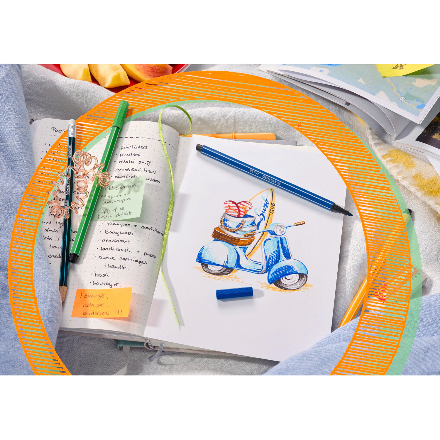 Pen 68 im Etui 30 Farben: Skizzenbuch mit Vespa-Zeichnung, umgeben von bunten Stiften und Notizen.
