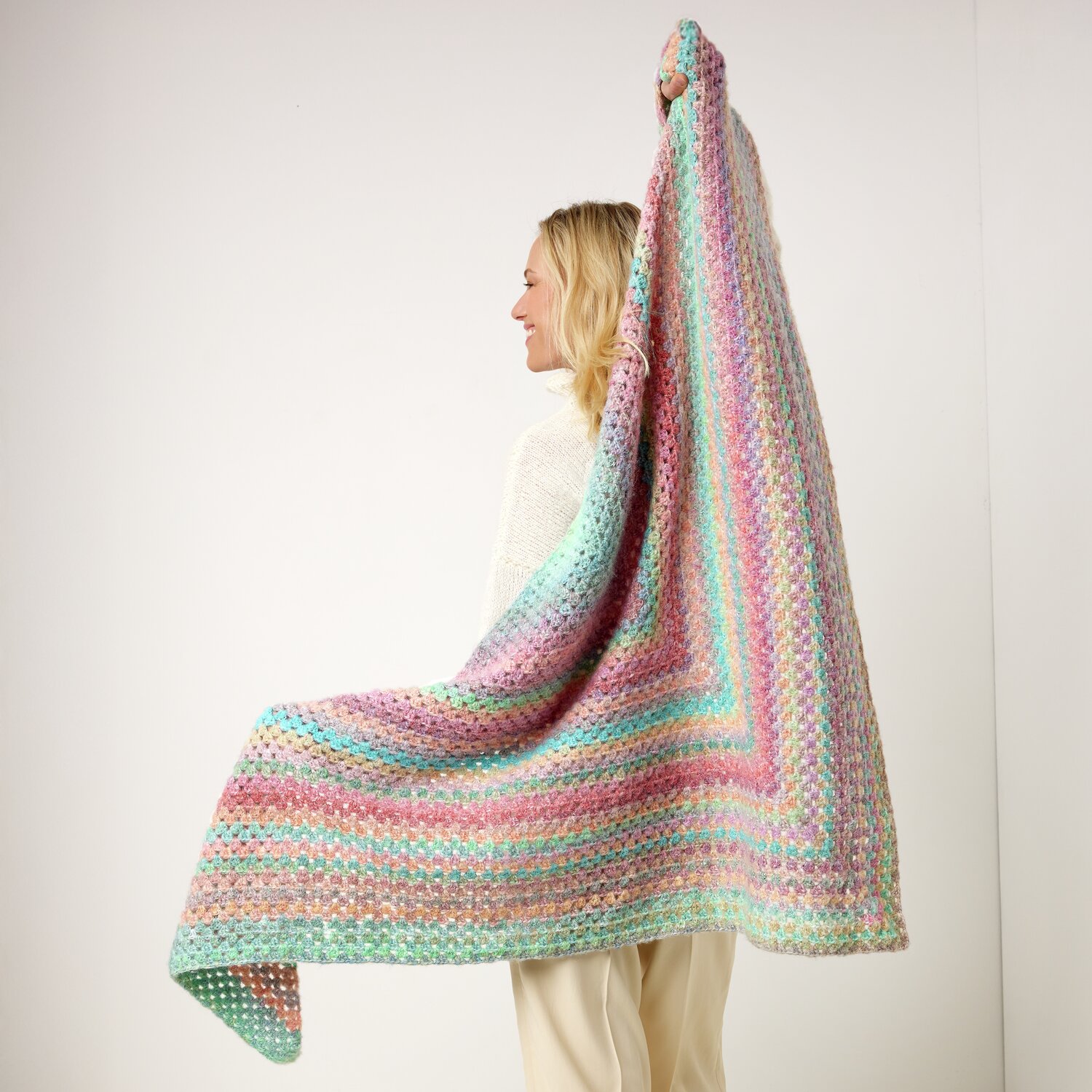 Häkelset Dreieckstuch Modell 11 aus Die Neue Masche No. 13 von idee. Creativmarkt