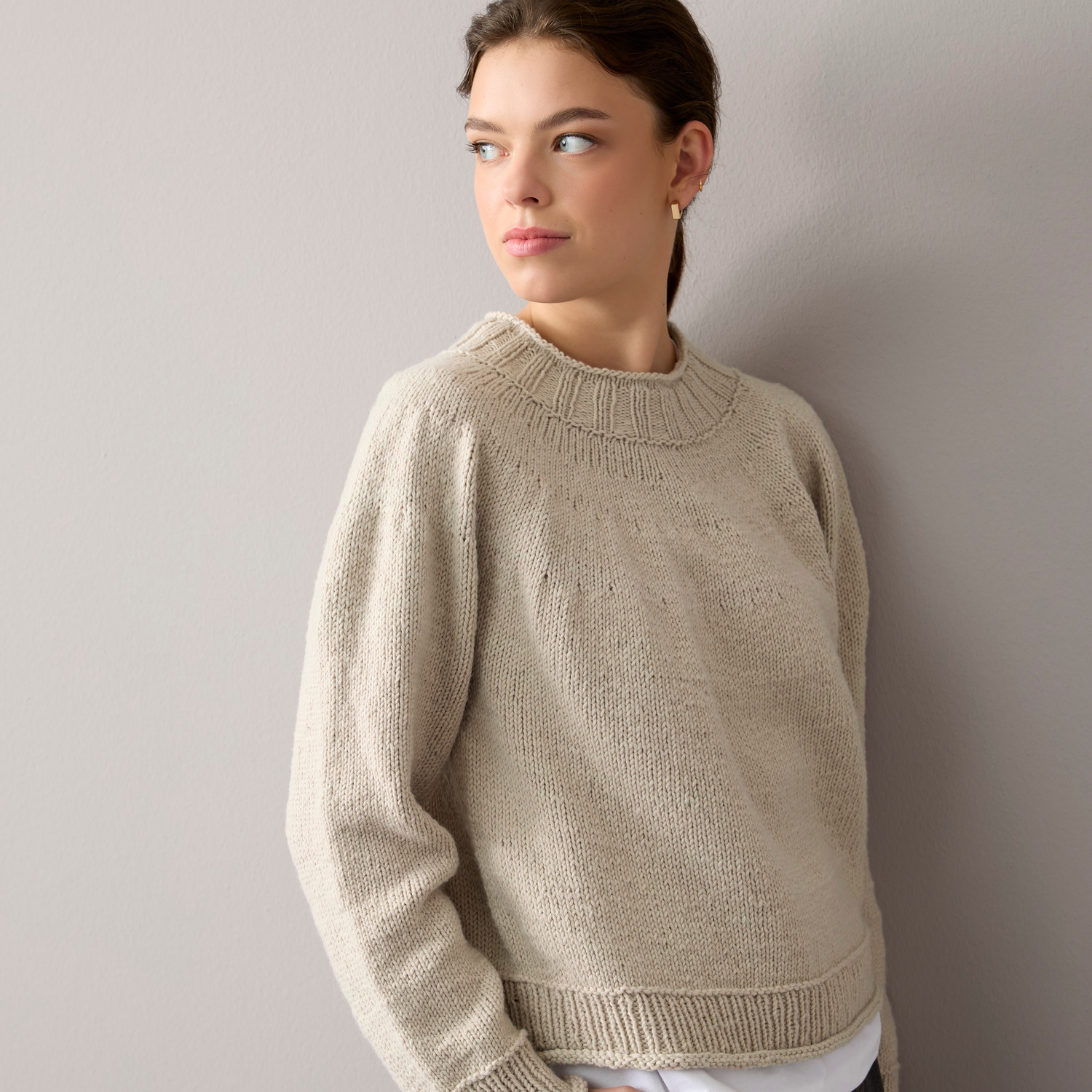 Special "Vegan Cashmere" Pullover in Beige, gestrickt aus weichem, veganem Kaschmir, ideal für stilvolle, nachhaltige Mode.