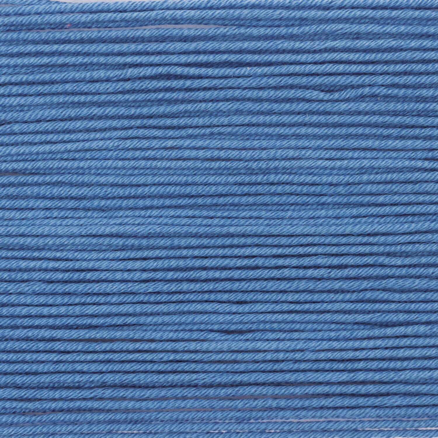 Wickelkarte des Garns Essentials Cotton dk in der Farbe 108 Jeans.