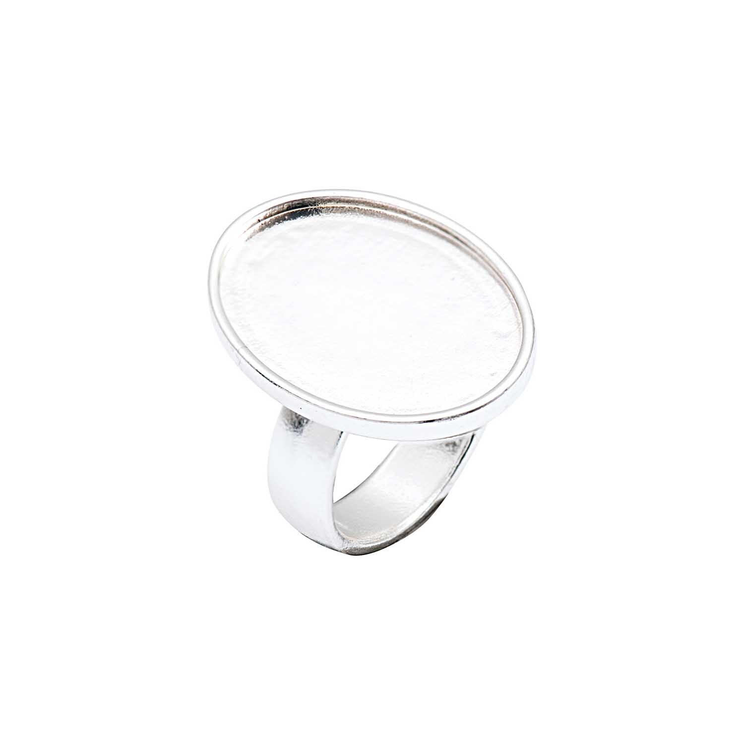 Cabochon Ring oval 25x18mm Größe 19mm von Rico Design in Silber, elegantes Design auf weißem Hintergrund.