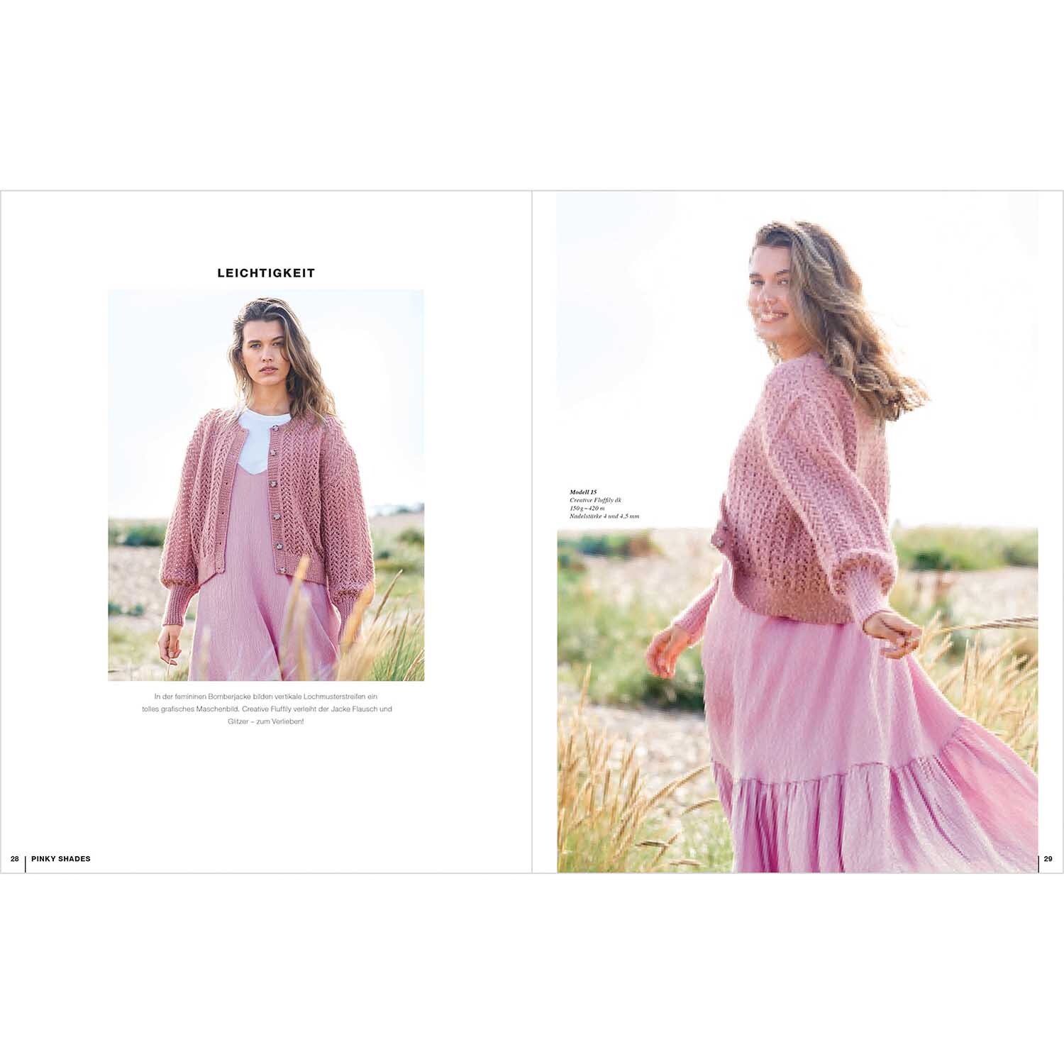 Lovewool Nr.14 Handstrickmagazin Frühjahr-Sommer zeigt ein Modell in rosa Strickjacke von Rico Design, passend zu einem fließenden Kleid in einer natürlichen Umgebung.