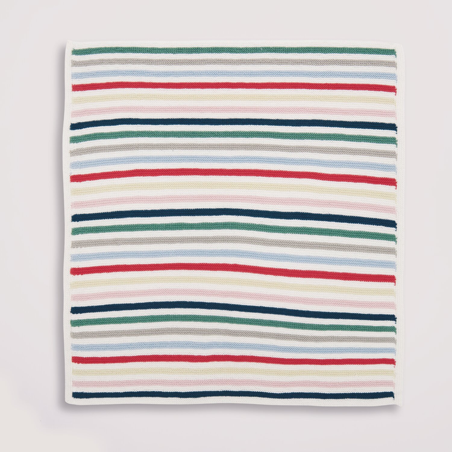 Strickset Decke Modell 18 zeigt eine gestreifte Decke in verschiedenen Farben von Rico Design.