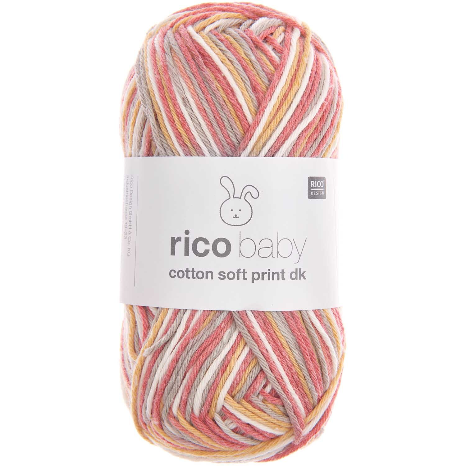 Rico Baby Cotton Soft Print dk: Weiches Garn in Azalee-Gelb von Rico Design, ideal für Babyprojekte.