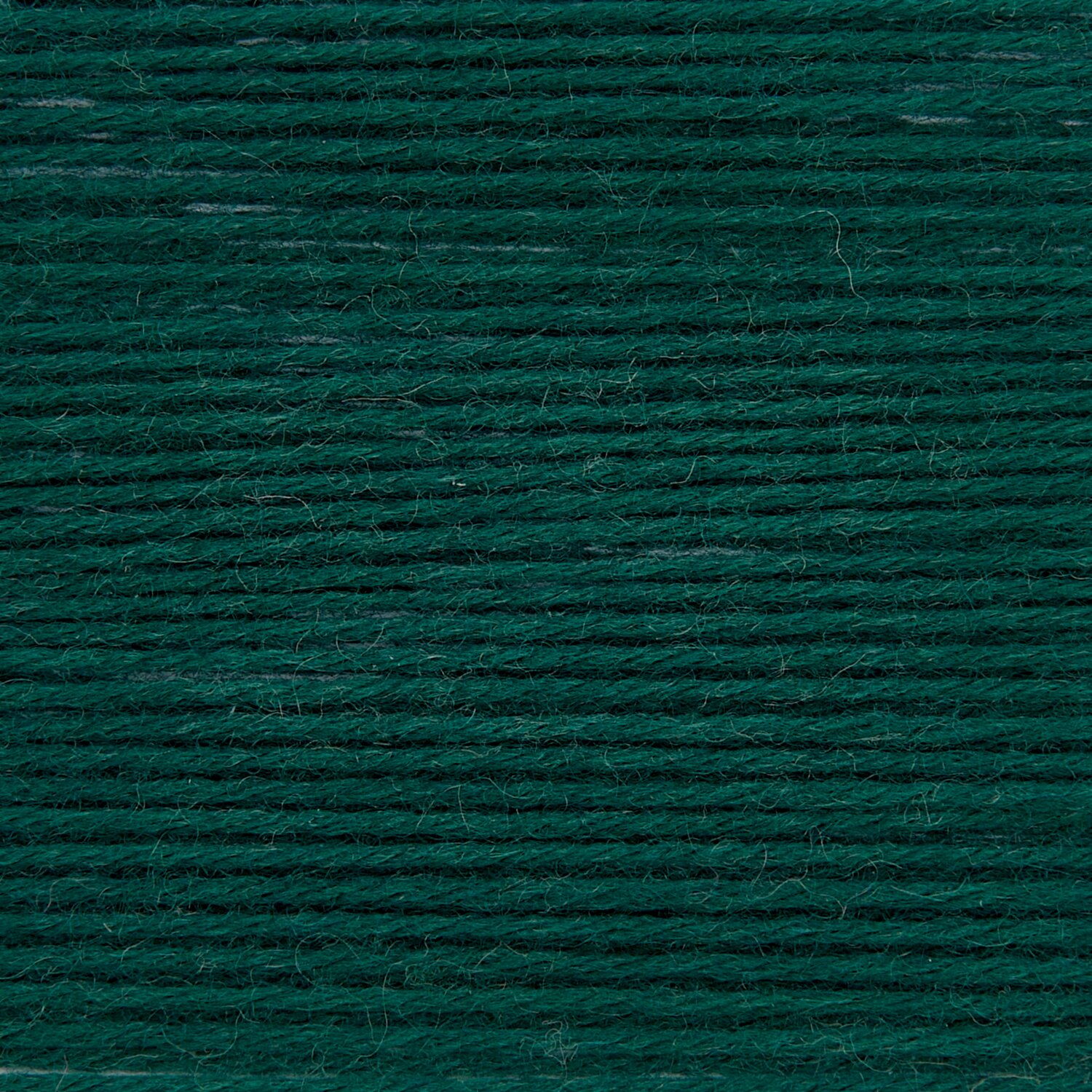 Wickelkarte des Garns Essentials Fine Fine Merino in der Farbe 015 Dunkelgrün.