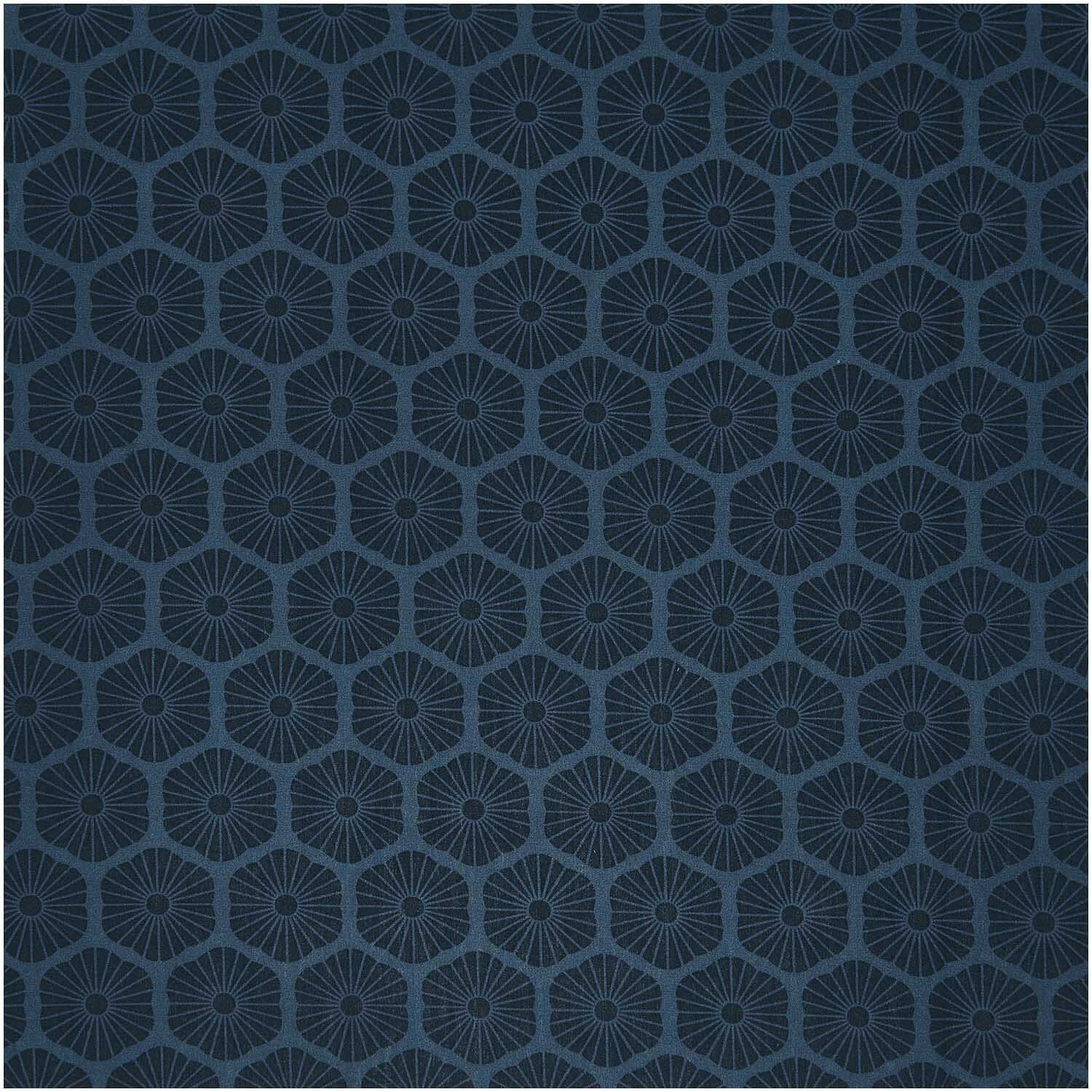 Meterware Baumwoll-Popelin mit Rosettenmuster in Blau von Rico Design, ideal für Nähprojekte.