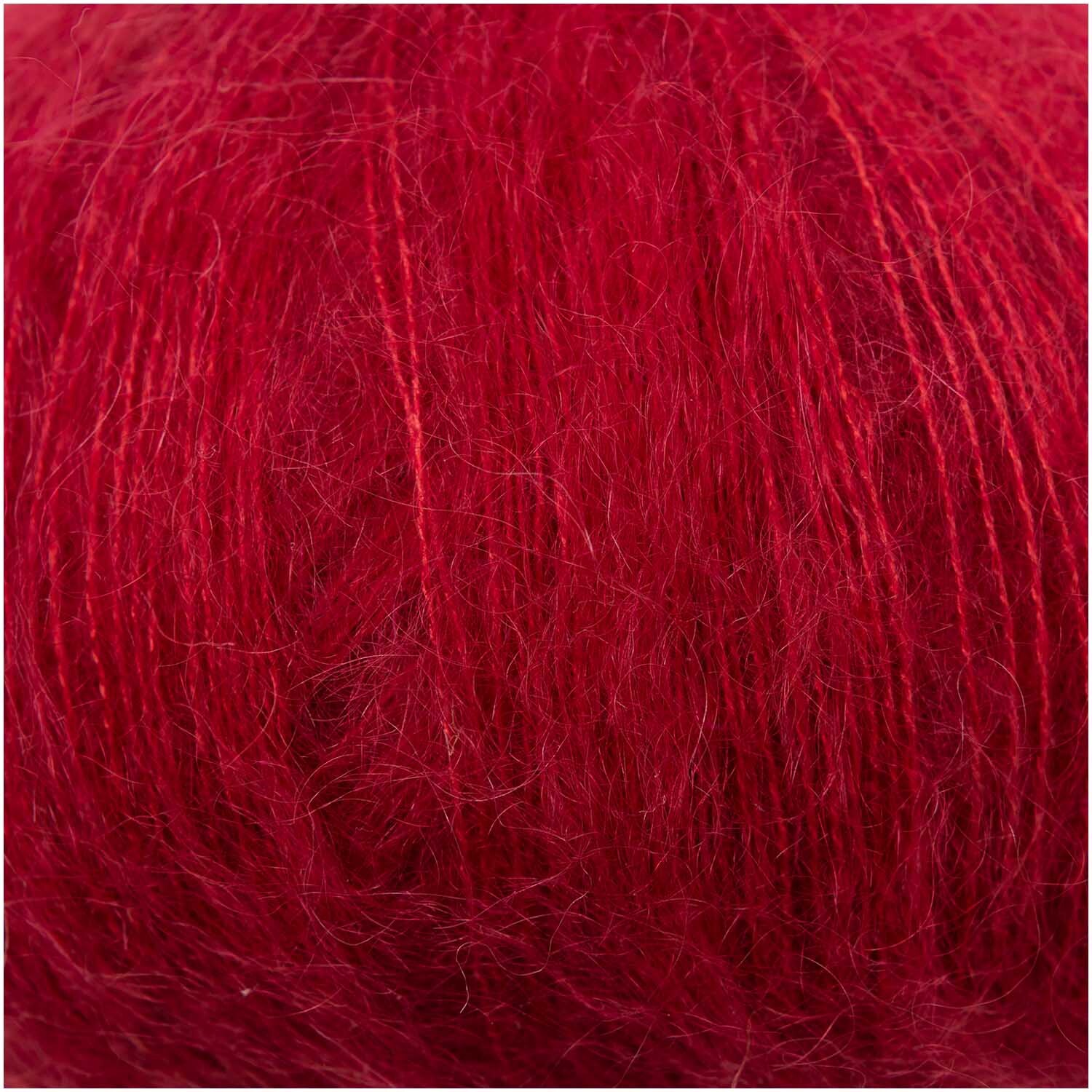 Essentials Super Kid Mohair Loves Silk, ein luxuriöses Garn in Kirschrot von Rico Design, ideal für feine Strickprojekte.