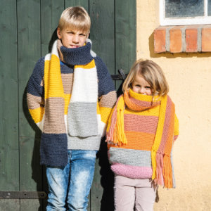 Bunt gestreifter Schal und Pullover für Kinder