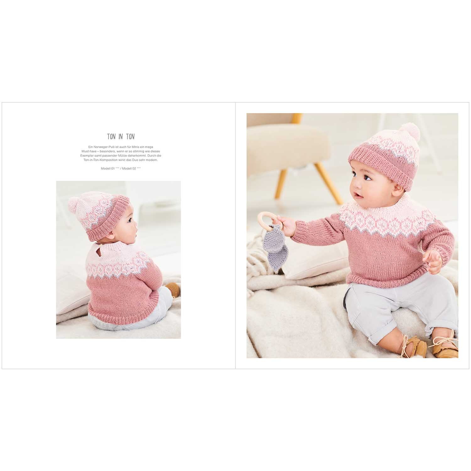 Rico Baby Heft Nr.38: Ein Baby trägt einen rosa-weißen Strickpullover und Mütze, sitzt auf einer Decke.