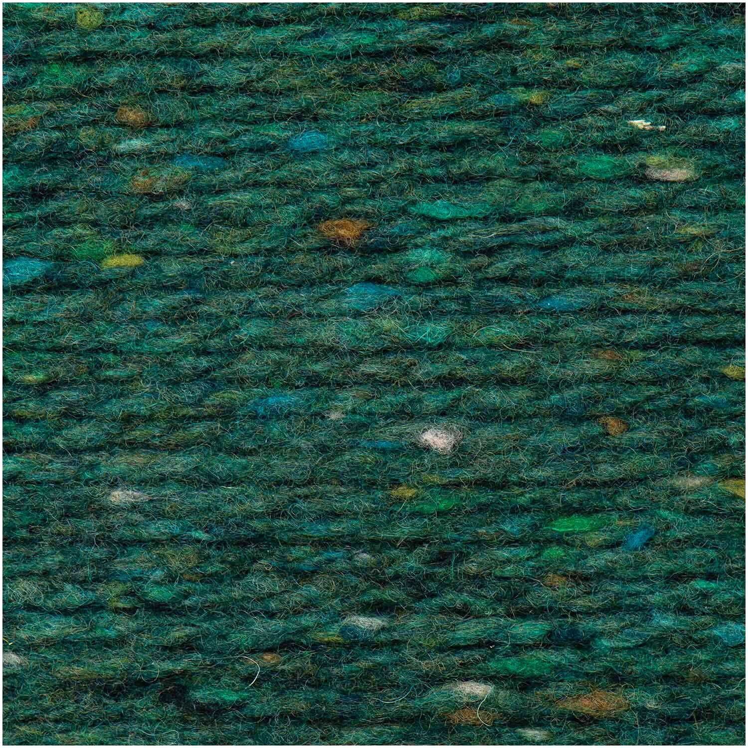 Fashion Modern Tweed aran von Rico Design in grün. Nahaufnahme der strukturierten Wolloberfläche.