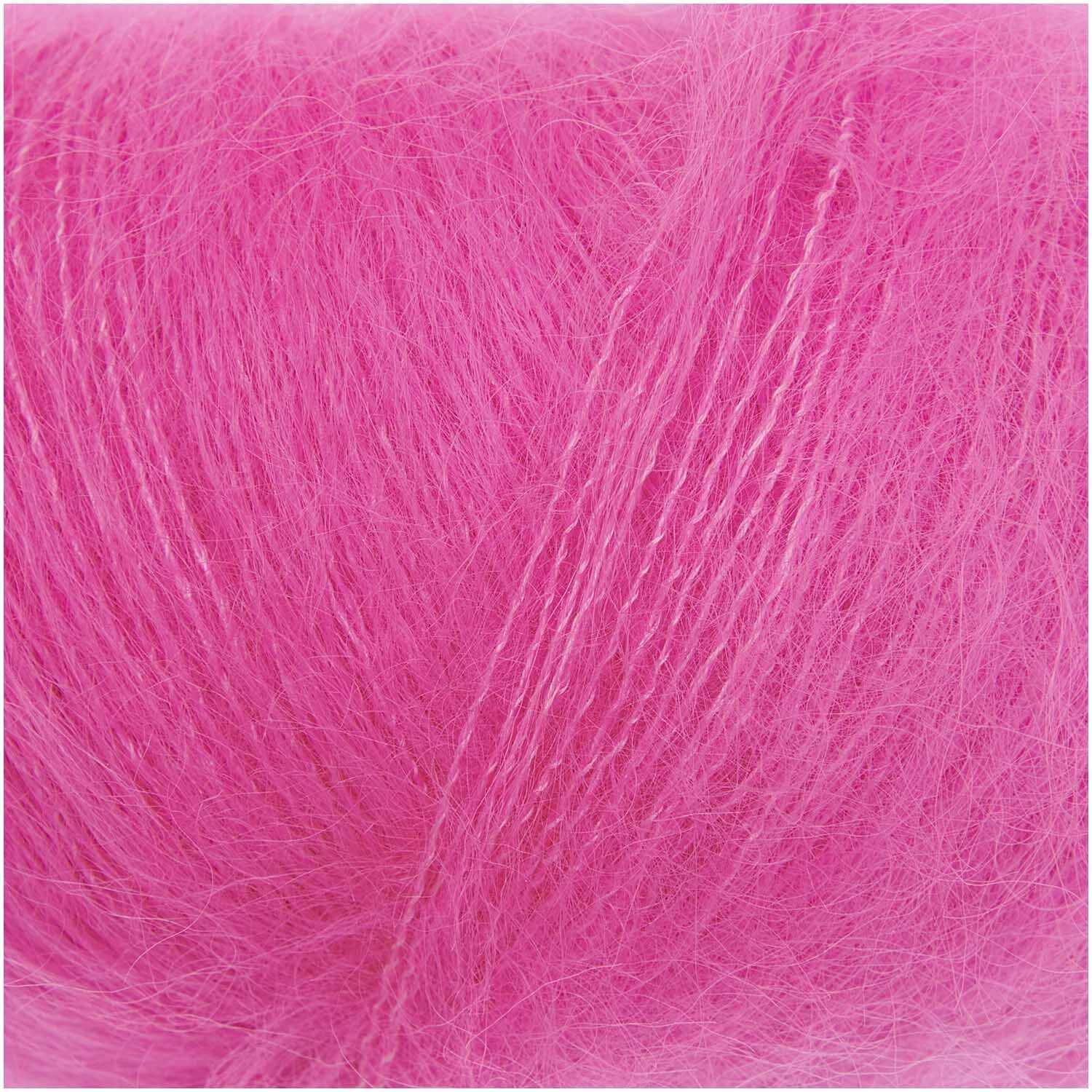 Essentials Super Kid Mohair Loves Silk in leuchtendem Neon-Pink, 25g Knäuel, 200m Länge. Ideal für weiche, luxuriöse Strickprojekte.