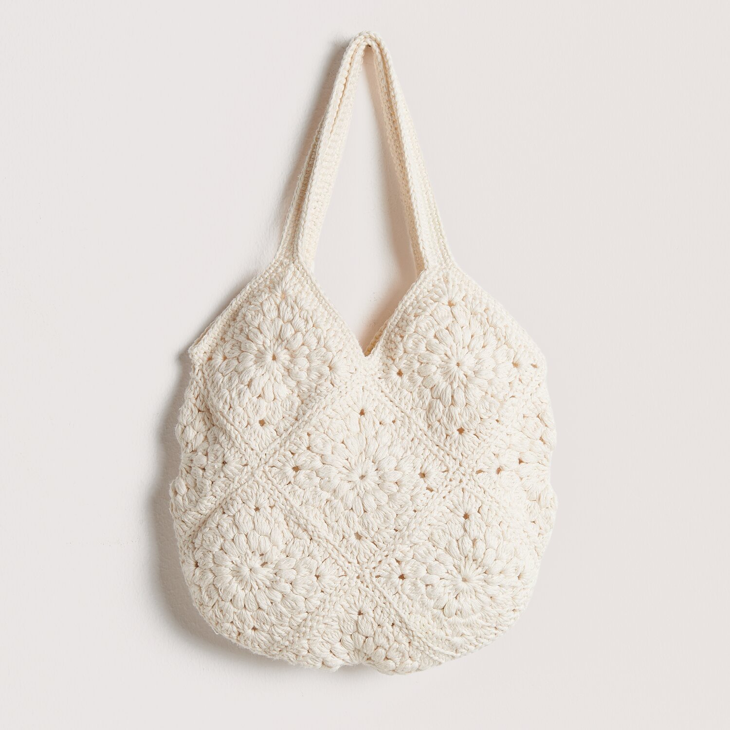Häkelset Tasche Modell 09 aus Die Neue Masche No. 12, Wolle Rödel, gehäkelte Schultertasche mit floralen Quadraten aus Baumwollgarn, 50g 85m