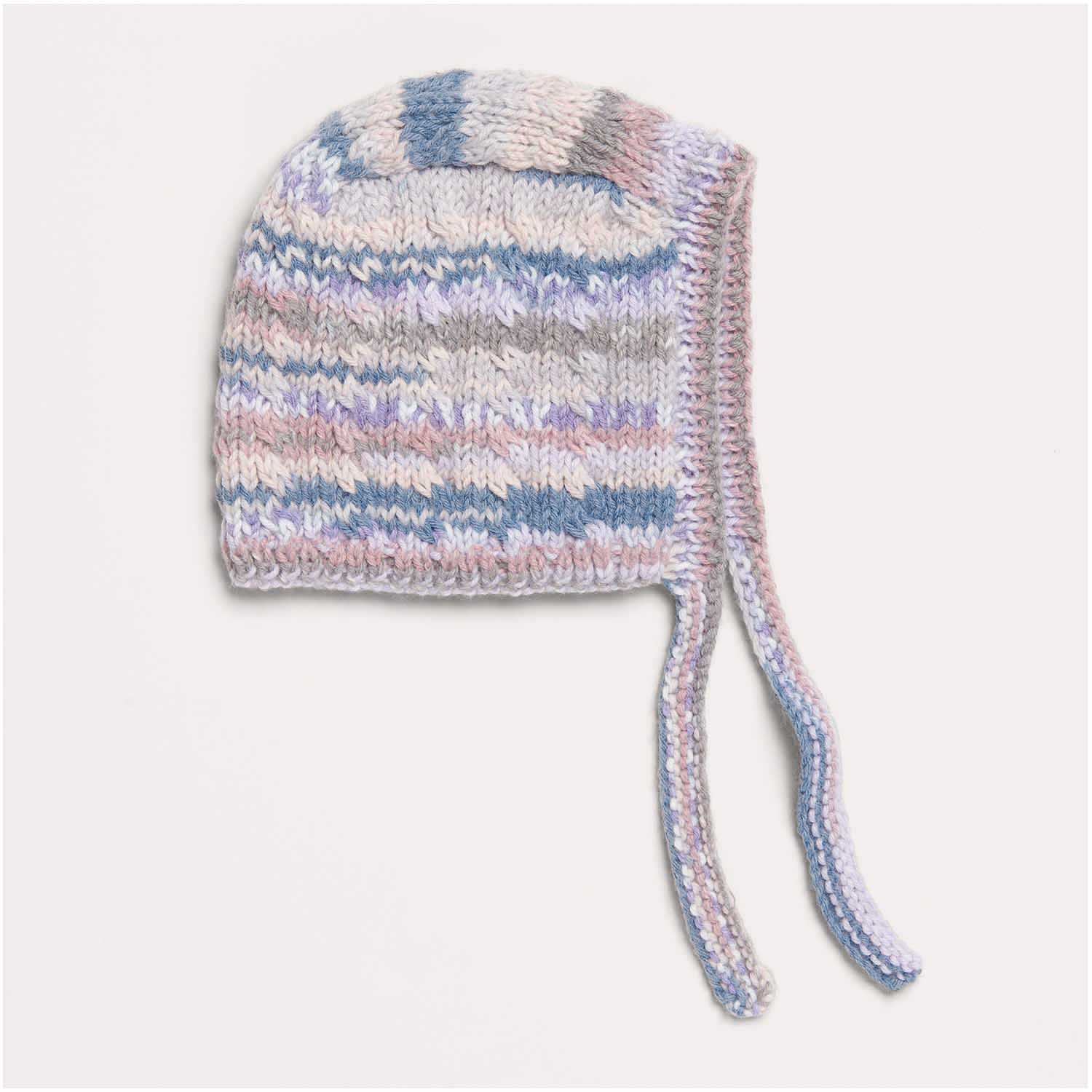 Gestrickte Babymütze in Lila-Grau-Tönen: Modell 12 aus dem Heft Rico Baby 038