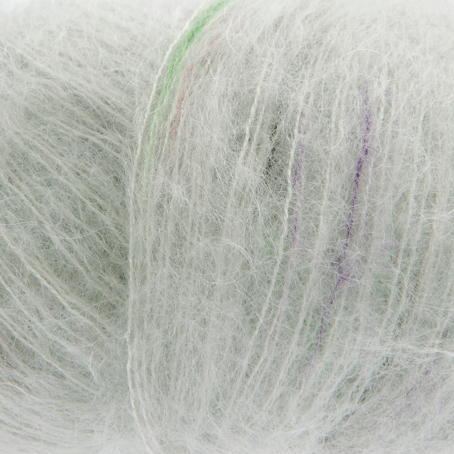Essentials Super Kid Mohair Loves Silk Cute Confetti von Rico Design in zartem Pastellton. Flauschiges Garn, ideal für leichte Strickprojekte.