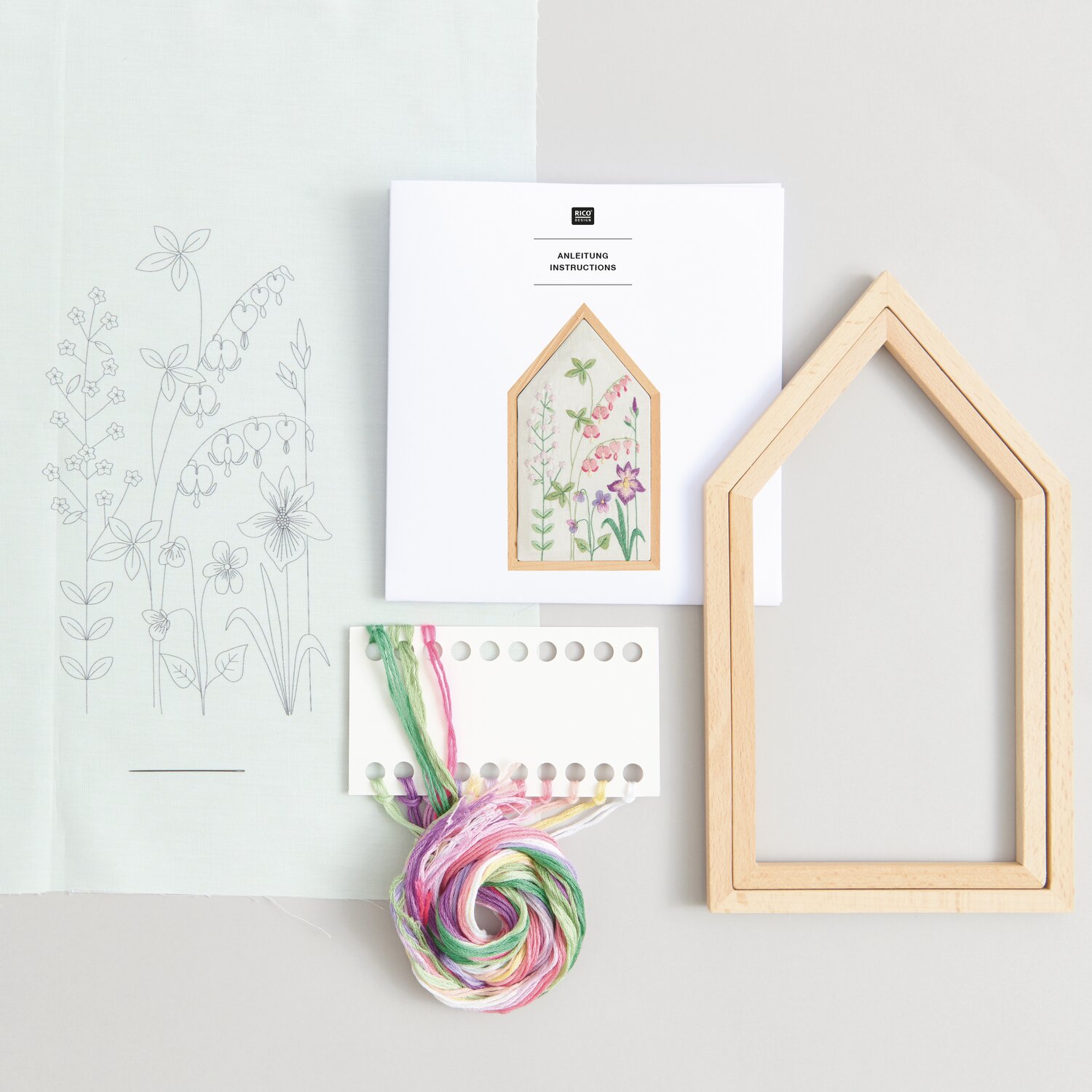 Stickpackung Vorgezeichnet Frühlingshafte Blumenwiese 12,5x22,5cm von Rico Design