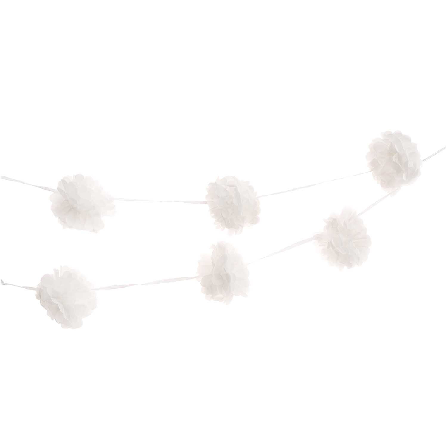 Pompon-Girlande weiß 180cm 2 Stück von Rico Design: Sechs weiße Pompons an einer Schnur, ideal für festliche Dekorationen.