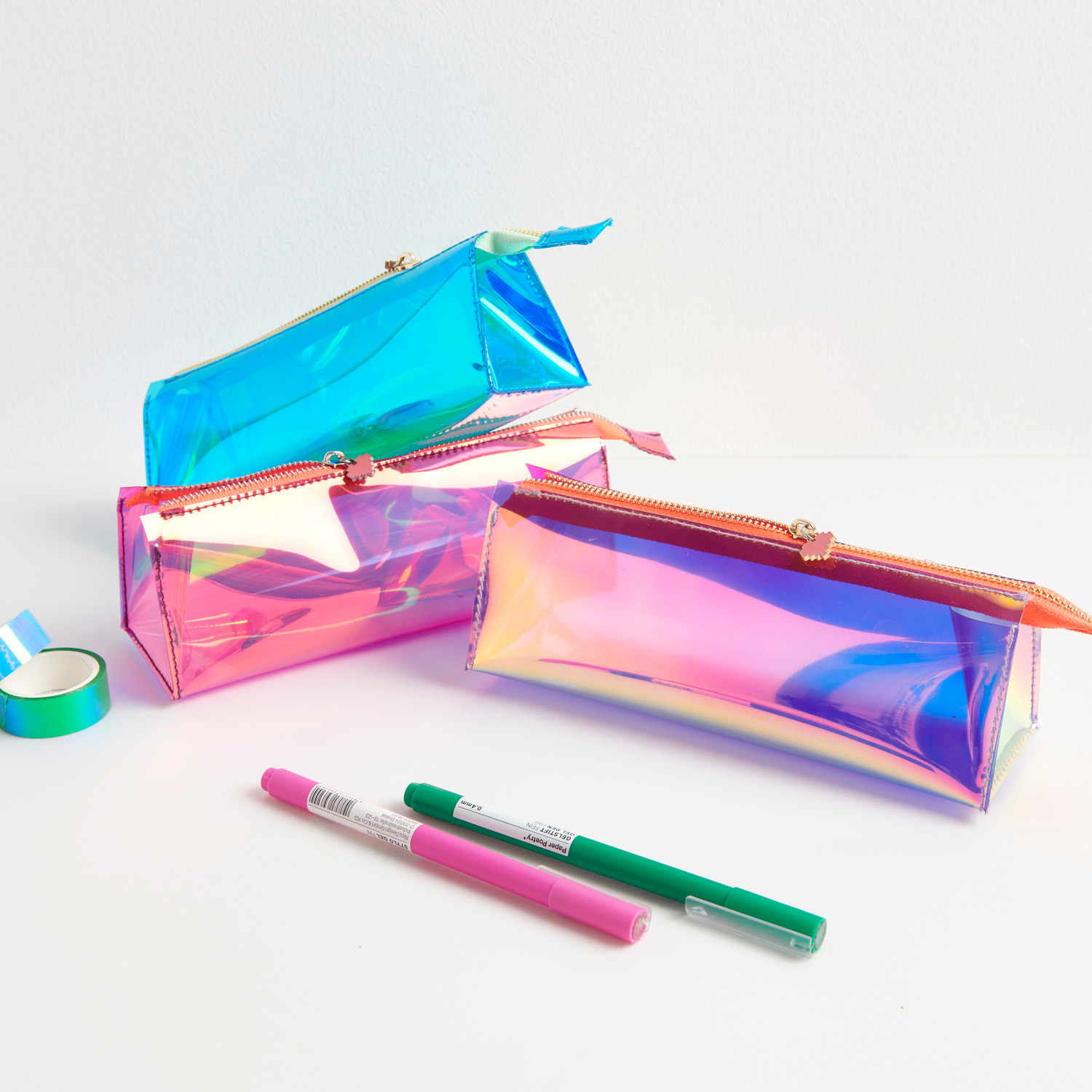 Paper Poetry Etui Irisierend: Drei irisierende Etuis in Blau und Pink von Rico Design, ideal für Stifte.