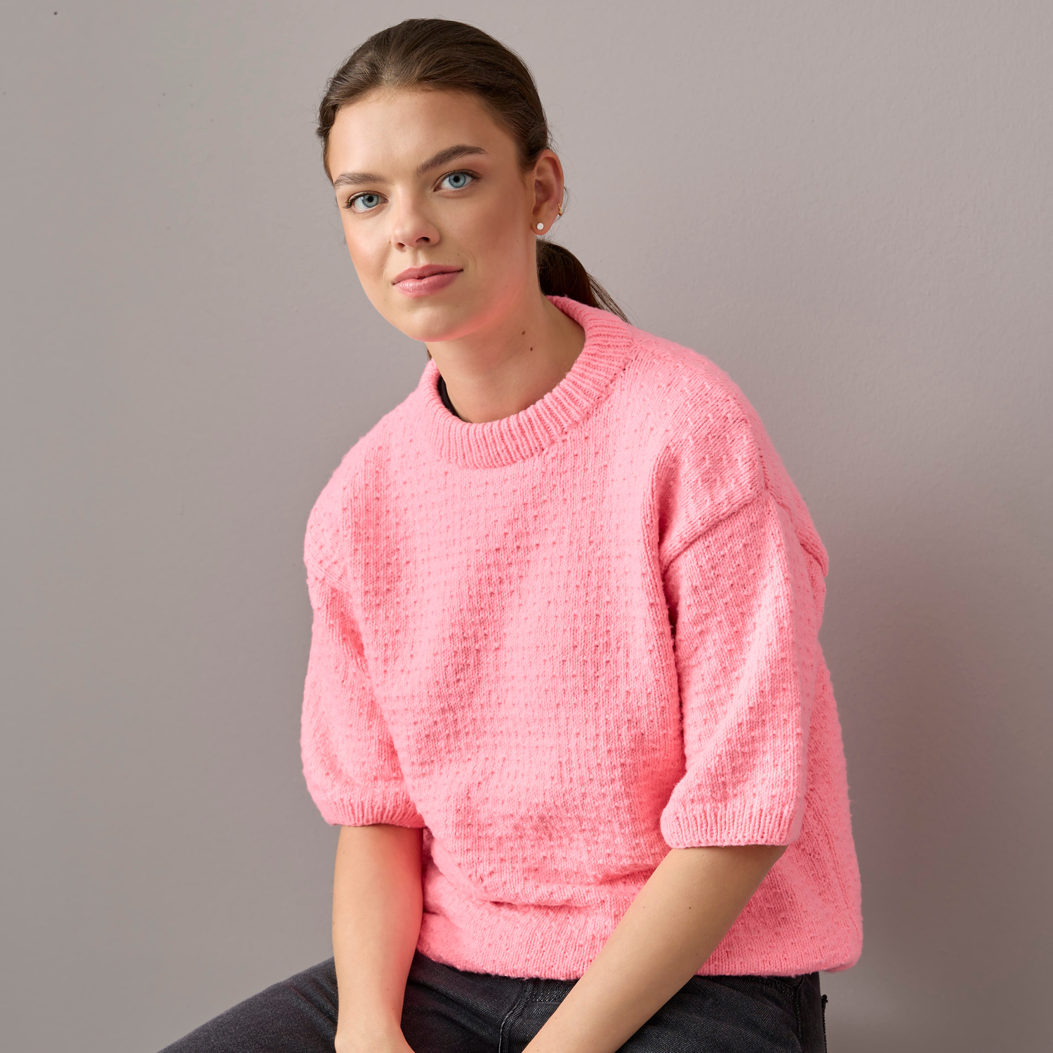 Special "Vegan Cashmere" International: Ein weiches, pinkes Garn von Rico Design, ideal für modische Strickprojekte.