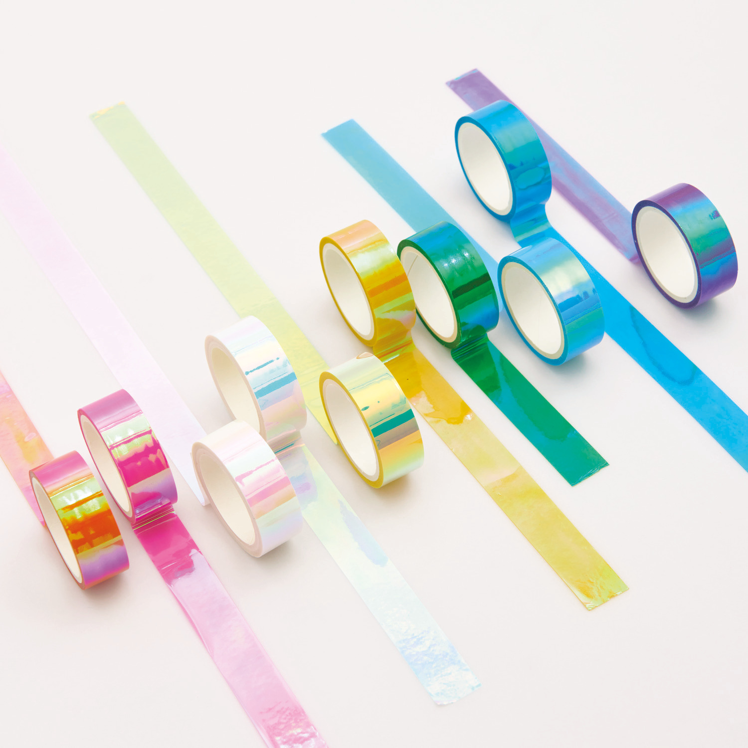 Paper Poetry Tape Mirror Rainbow: Zehn bunte Klebebänder von Rico Design in verschiedenen Farben und Breiten.