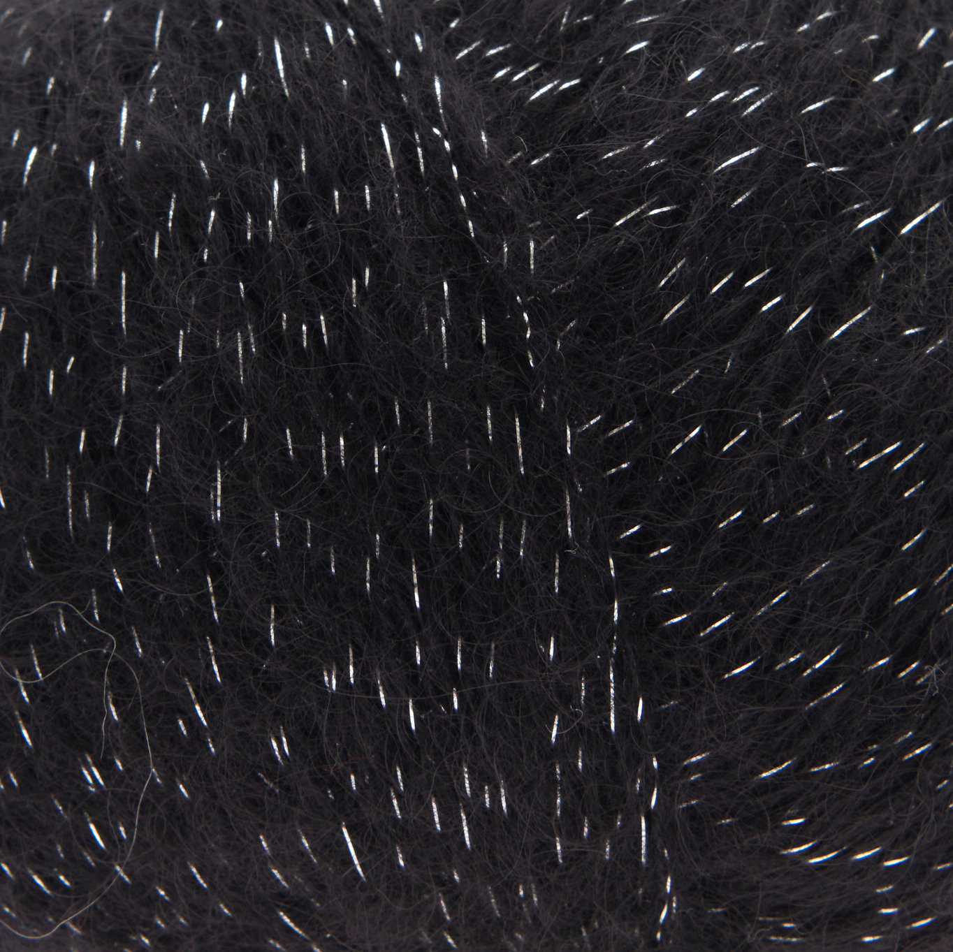 Essentials Super Kid Mohair Loves Silk Glamorous Glitter: Schwarzes Garn mit glänzenden Akzenten, 25g 190m, von Rico Design. Ideal für edle Strickprojekte.