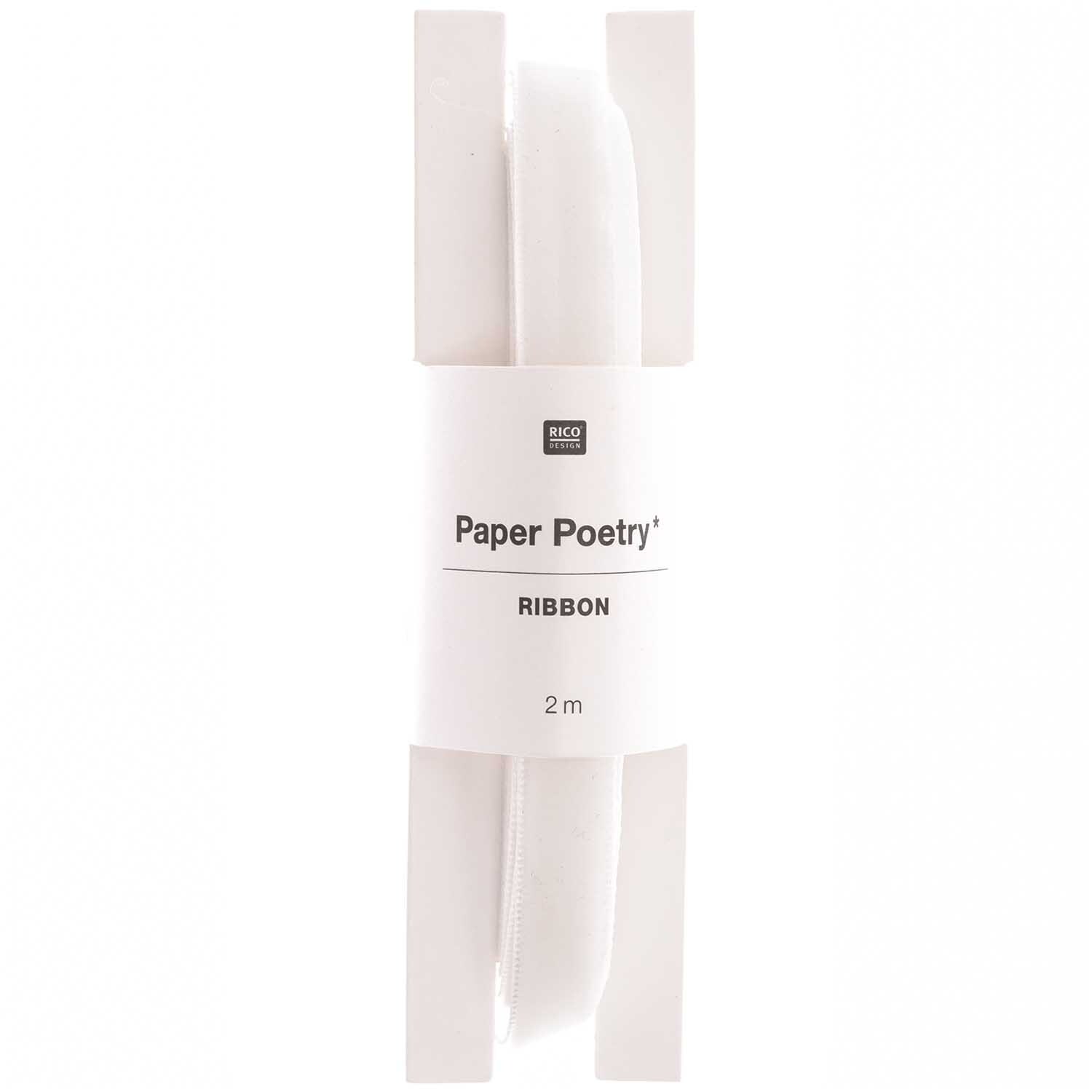 Paper Poetry Samtband in Creme, 9mm breit und 2m lang, von Rico Design, auf weißem Hintergrund.