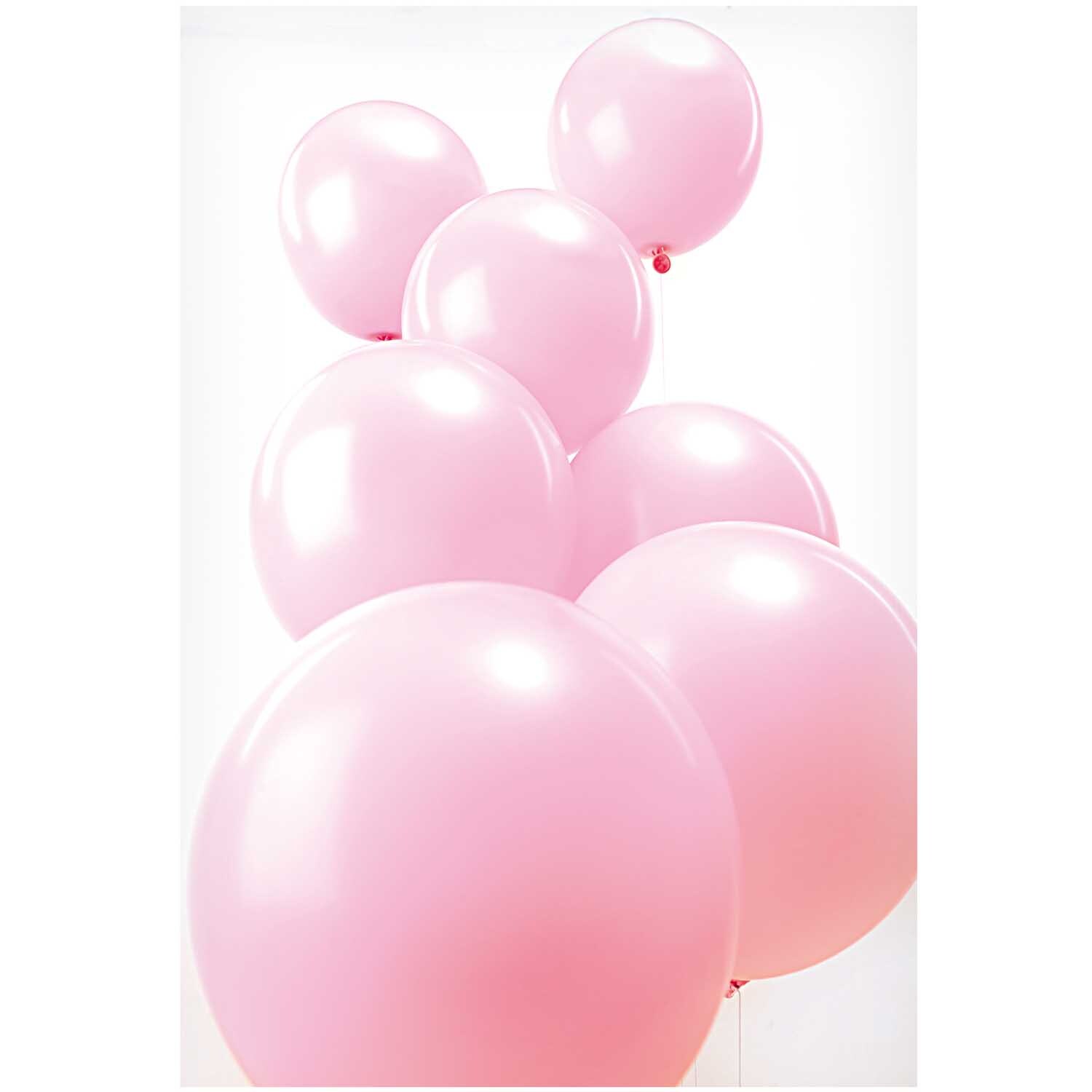 Luftballon rosa 30cm 12 Stück: Sechs schwebende rosa Ballons von Rico Design vor weißem Hintergrund.