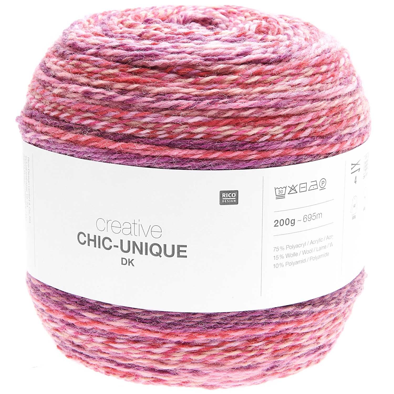 Creative Chic-Unique dk Strickset Dreieckstuch Modell 14 in Beerenfarben von Rico Design.