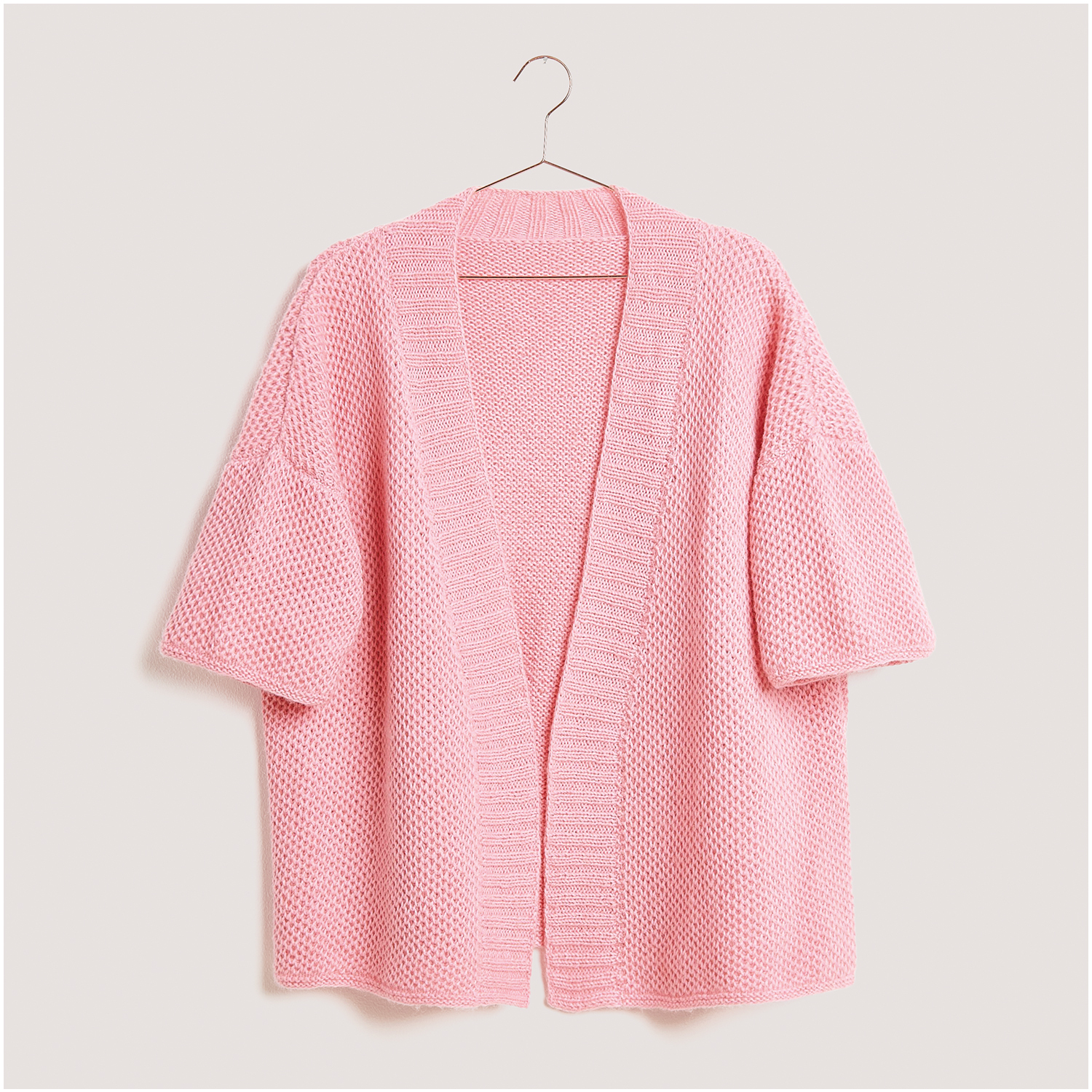 Strickset Kimono Modell 17 aus Lovewool Nr. 18: Weicher, rosa Kimono mit kurzen Ärmeln, ideal für gemütliche Tage.