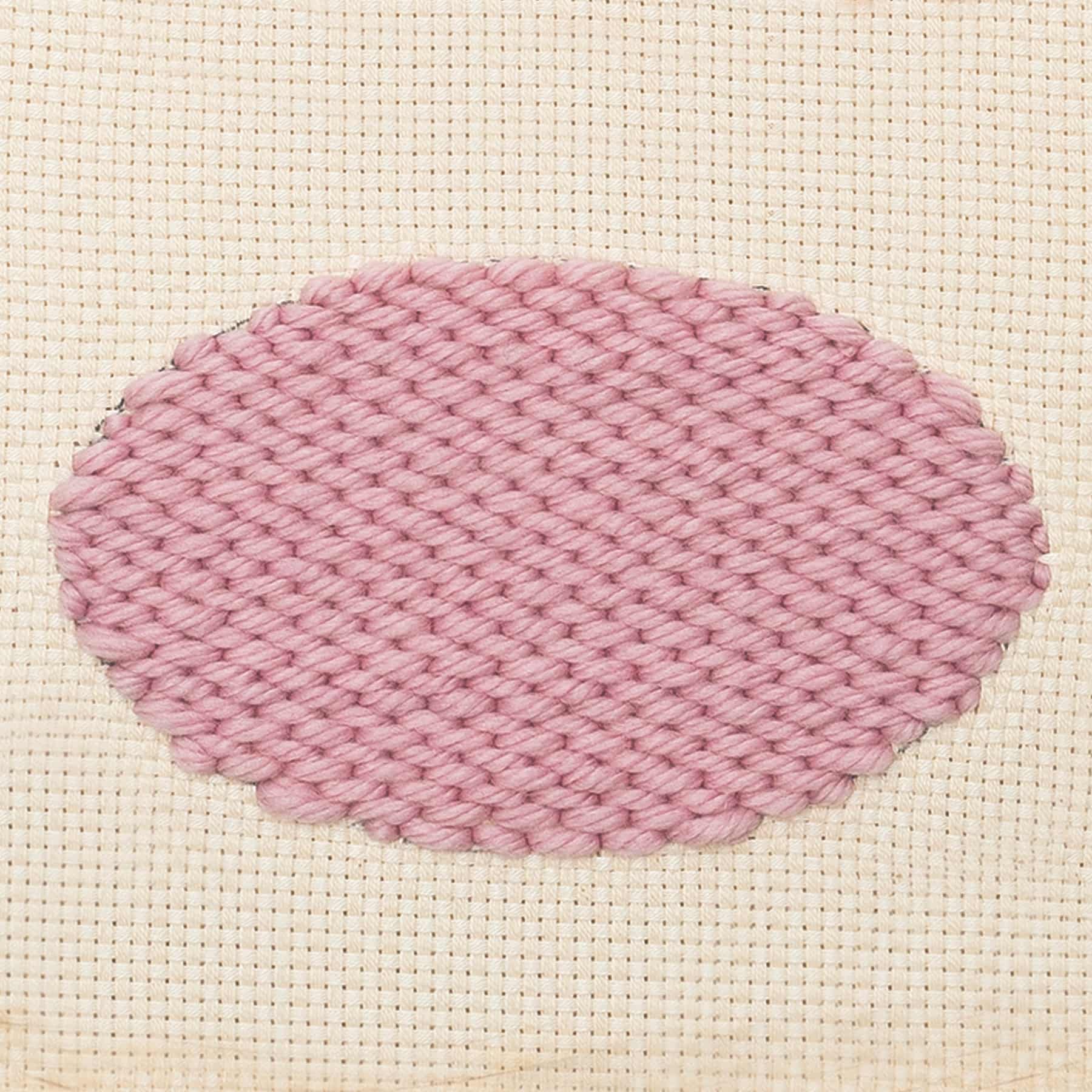 Punch Needle Beispiel von Plattstich in Fadenlauf gestickt
