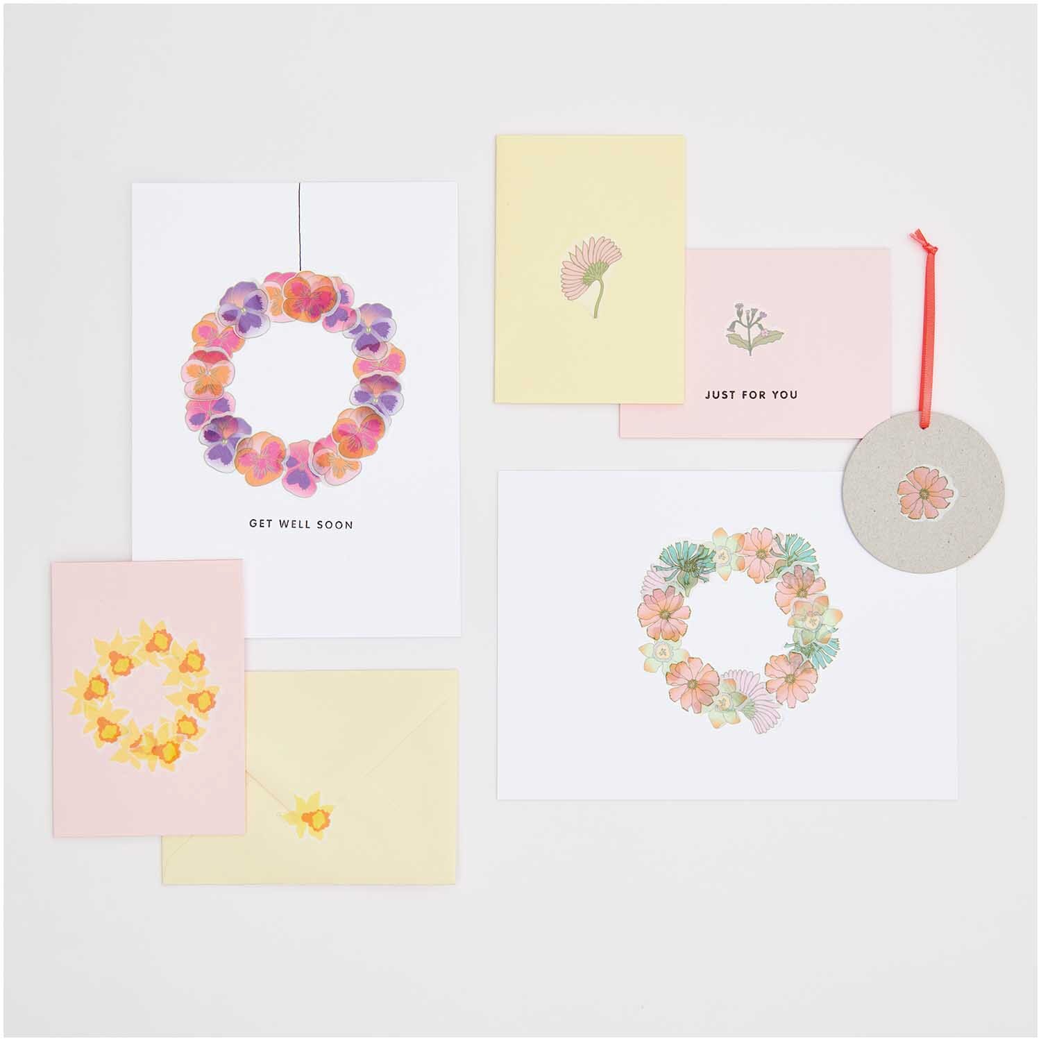 Paper Poetry Washi Sticker Futschikato Blumen: Bunte Blumensticker auf Karten und Anhänger, ideal für kreative Dekorationen. 200 Stück von Rico Design.