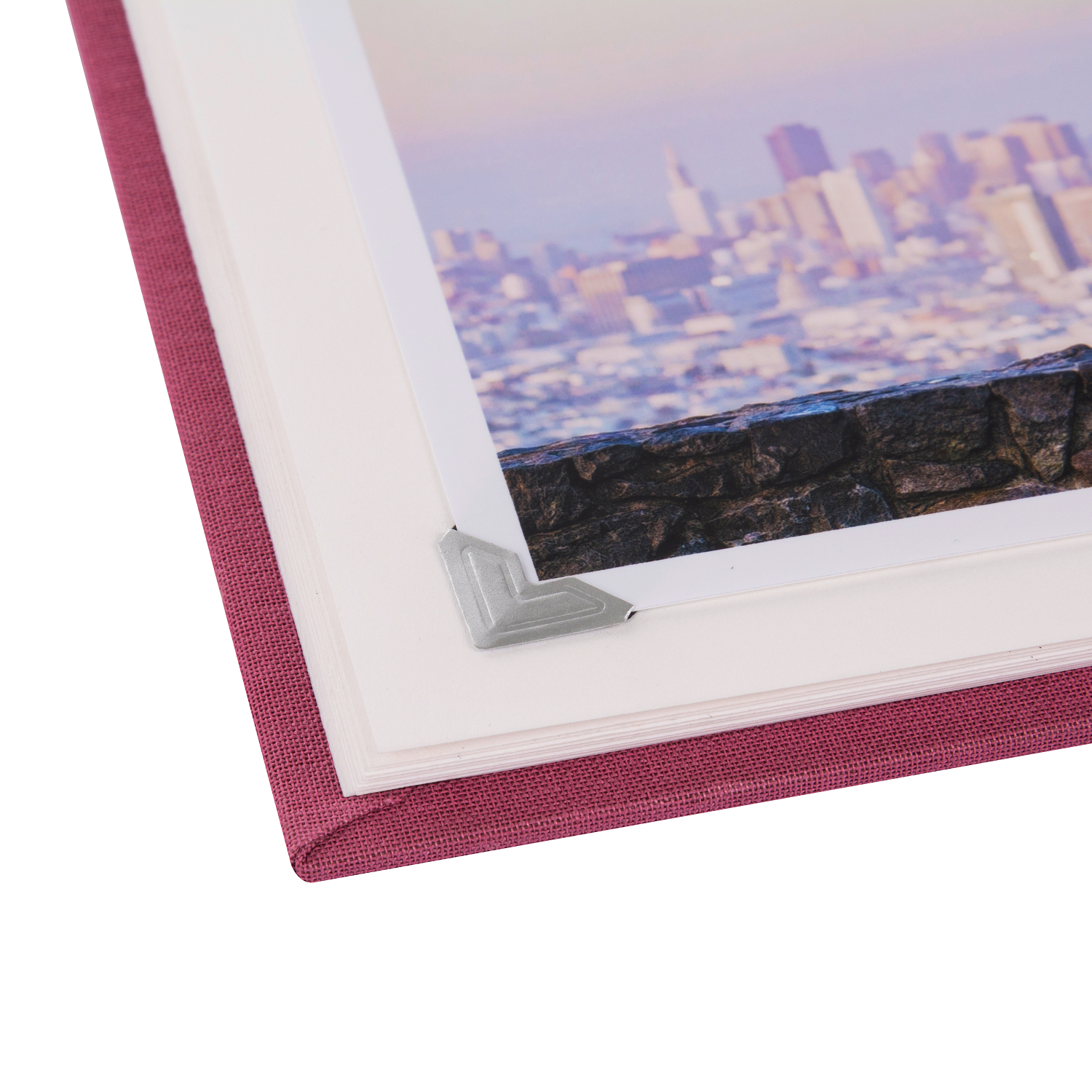 Fotoecken Crea: Silberne Fotoecke auf einem Fotoalbum mit rotem Einband, 252 Stück, ideal für kreative Fotogestaltung.