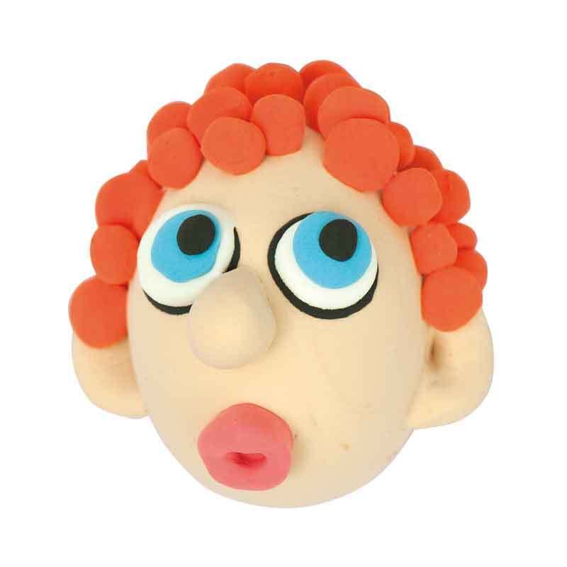 Super Fluffy 28g: Knetfigur mit roten Haaren und blauen Augen, hergestellt von Rico Design.