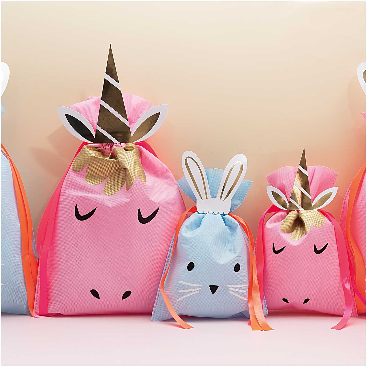 Paper Poetry Geschenktüte Einhorn rosa 20x30cm von Rico Design
