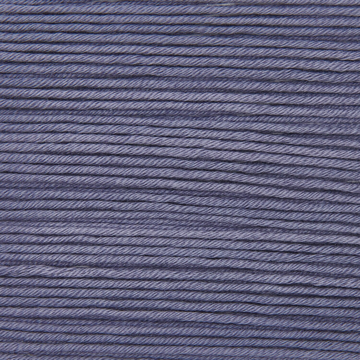 Wickelkarte des Garns Essentials Cotton dk in der Farbe 85 Pflaume.