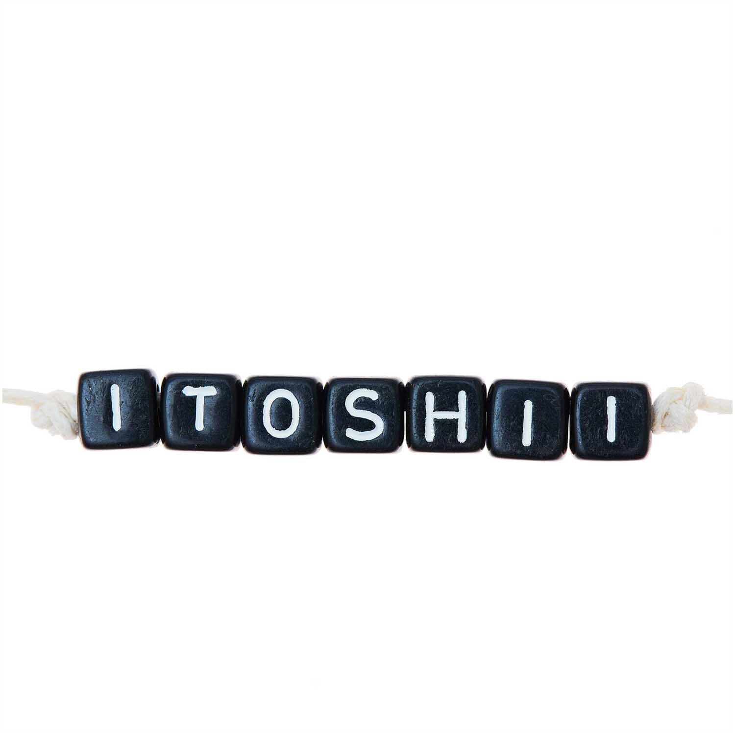 itoshii Buchstaben Mix Würfel in Schwarz, 6x6x6mm, 99 Stück. Weiße Buchstaben auf schwarzem Hintergrund, ideal für kreative Projekte.