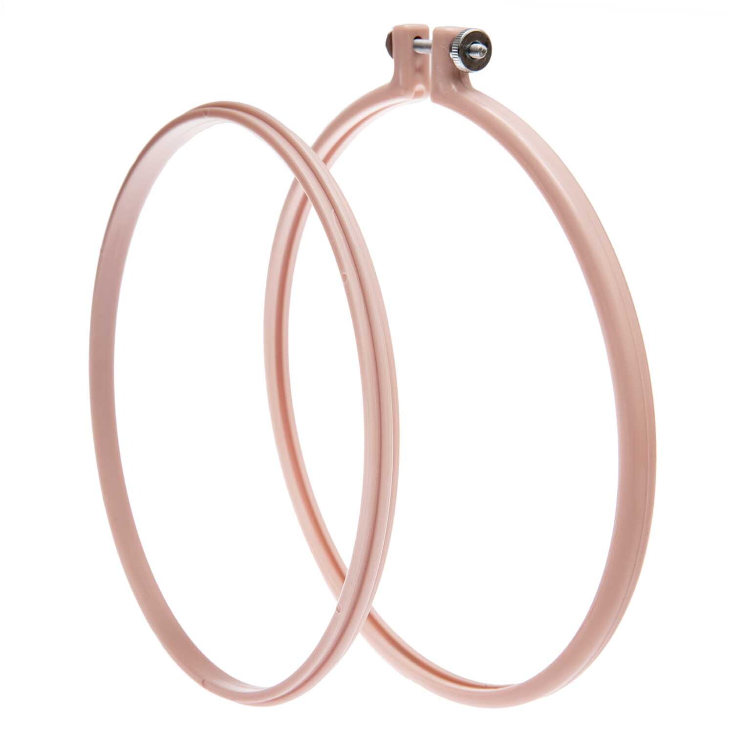 Stickring aus Kunststoff in Rosa von Rico Design, 17,8 cm, ideal für Stickprojekte.