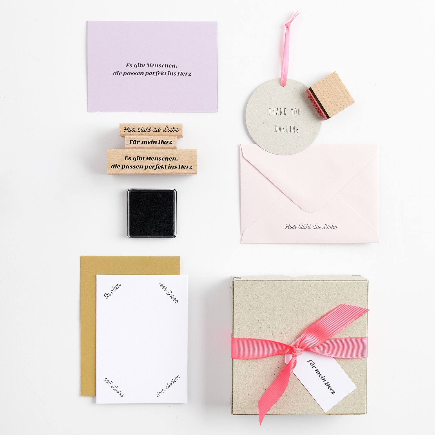 Paper Poetry Stempelset La Vie en Rose Poesiealbum, 20-teilig. Enthält Karten, Umschläge und Stempel in Pastelltönen, ideal für kreative Projekte.